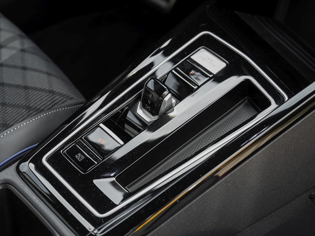 Volkswagen-Golf-image-8