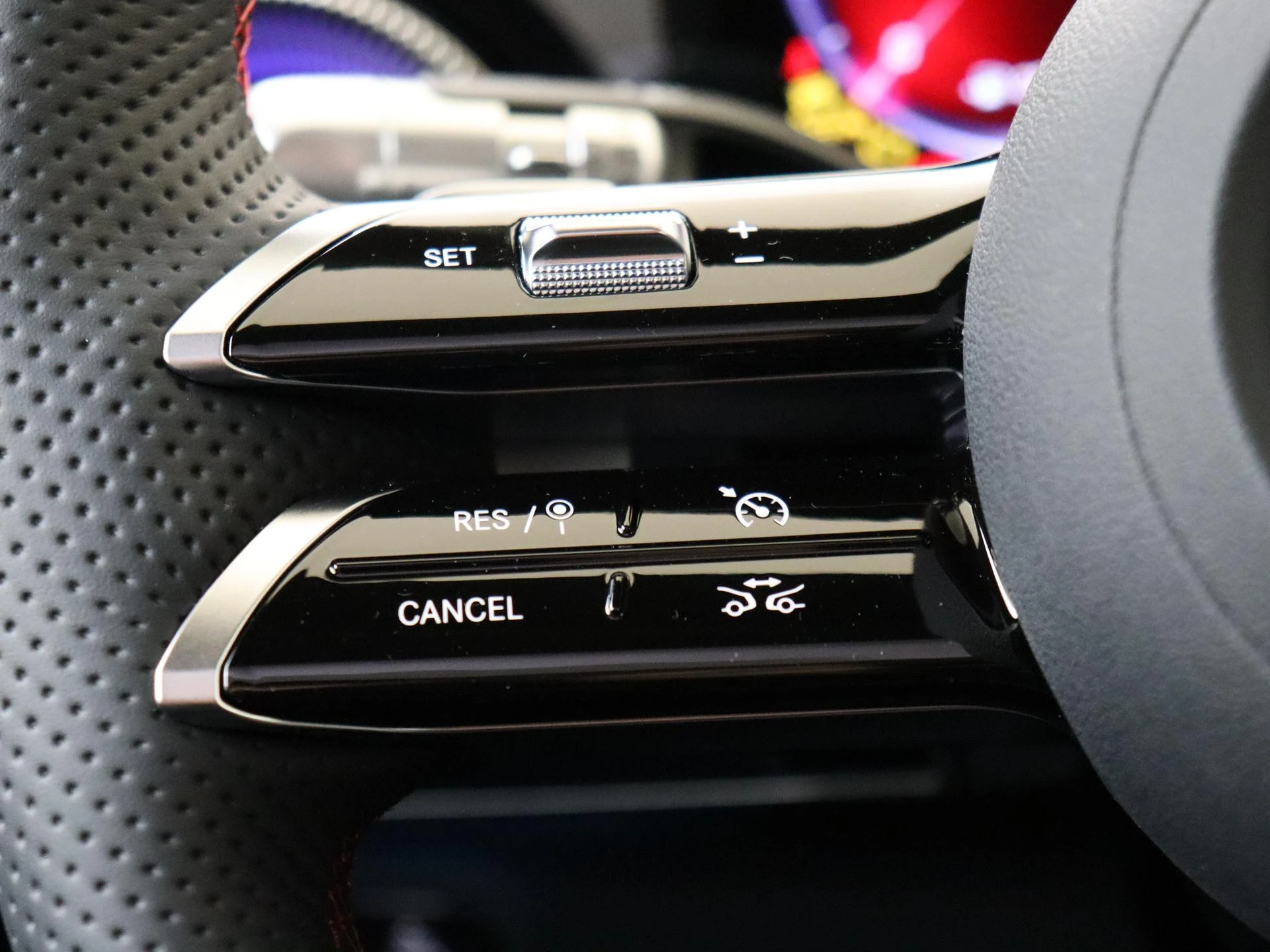 Mercedes-Benz-CLA-image-11