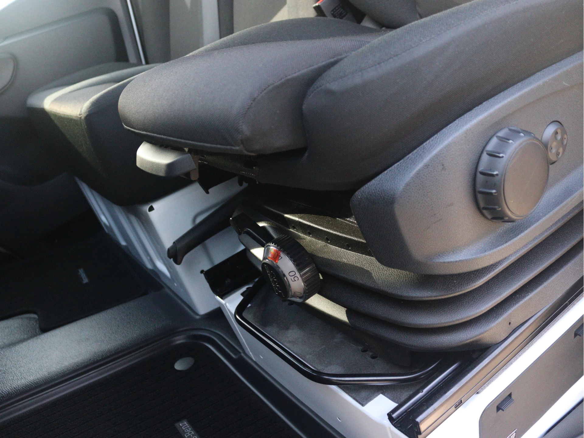 Mercedes-Benz-Sprinter-image-5