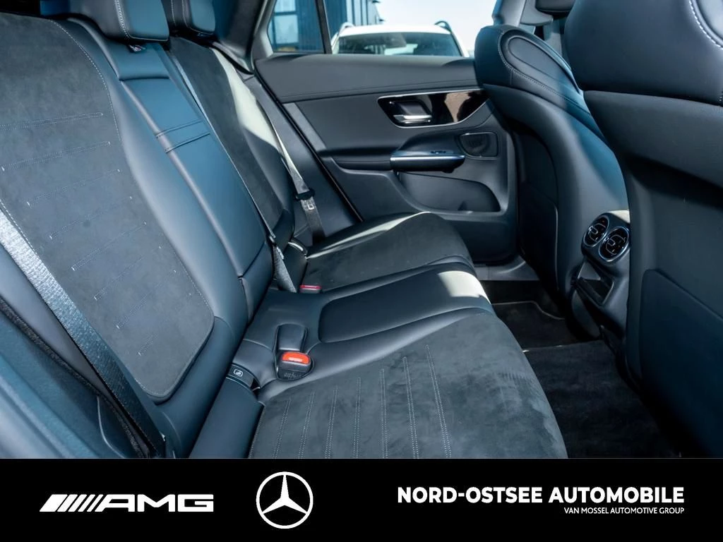 Mercedes-Benz GLC 300 d 4M AMG KEYLESS DISTRONIC NAVI P-KAMERA AMG LineX254 GLC 300 d 4M AMG KEYLESS DISTRONIC NAVI P-KAMERA AMG Line