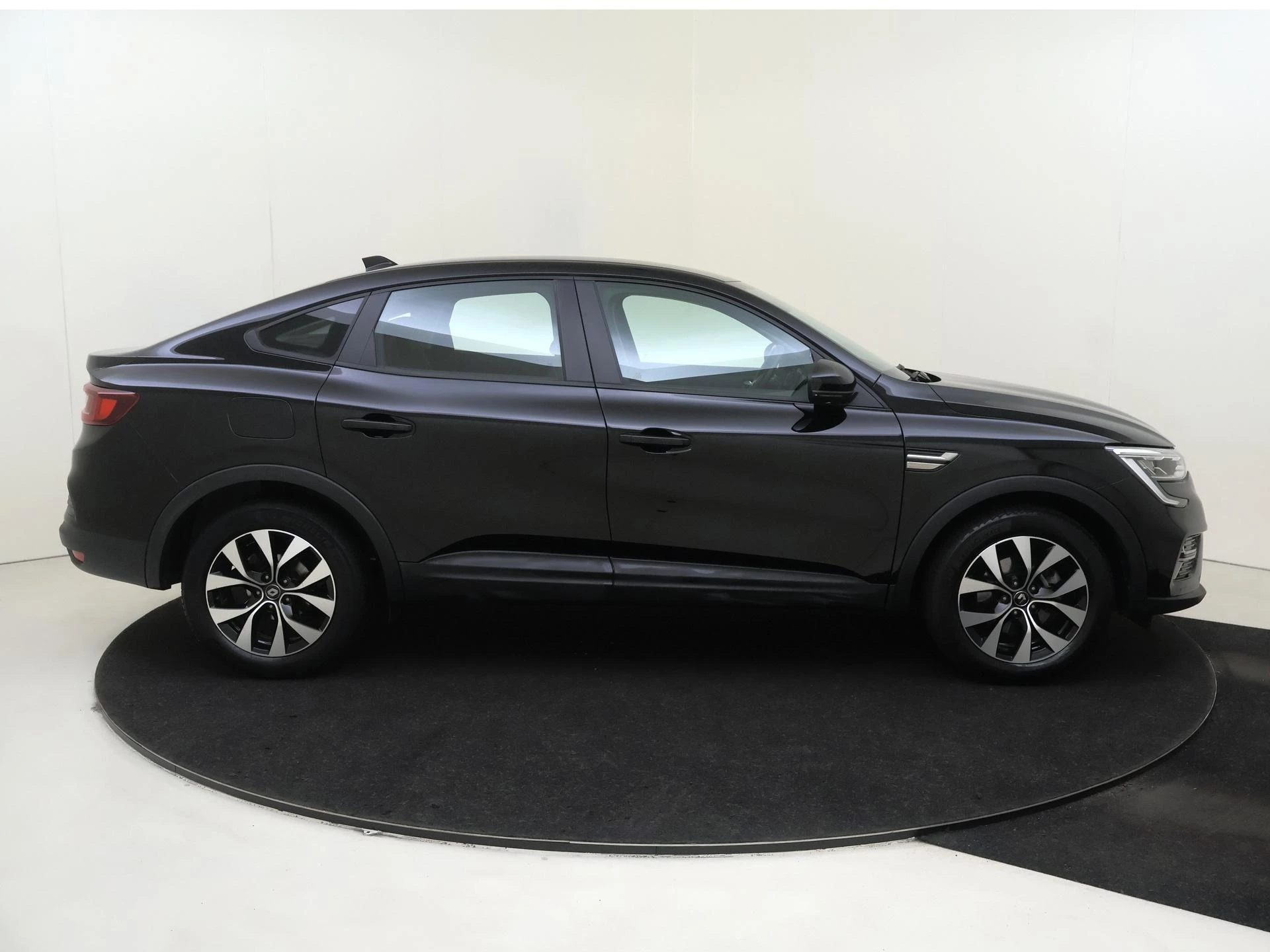 Renault-Arkana-image-8