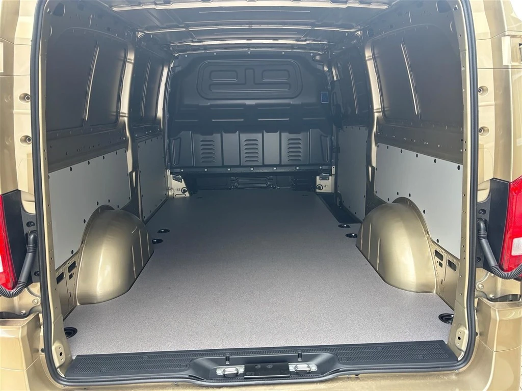 Mercedes-Benz-Vito-image-4