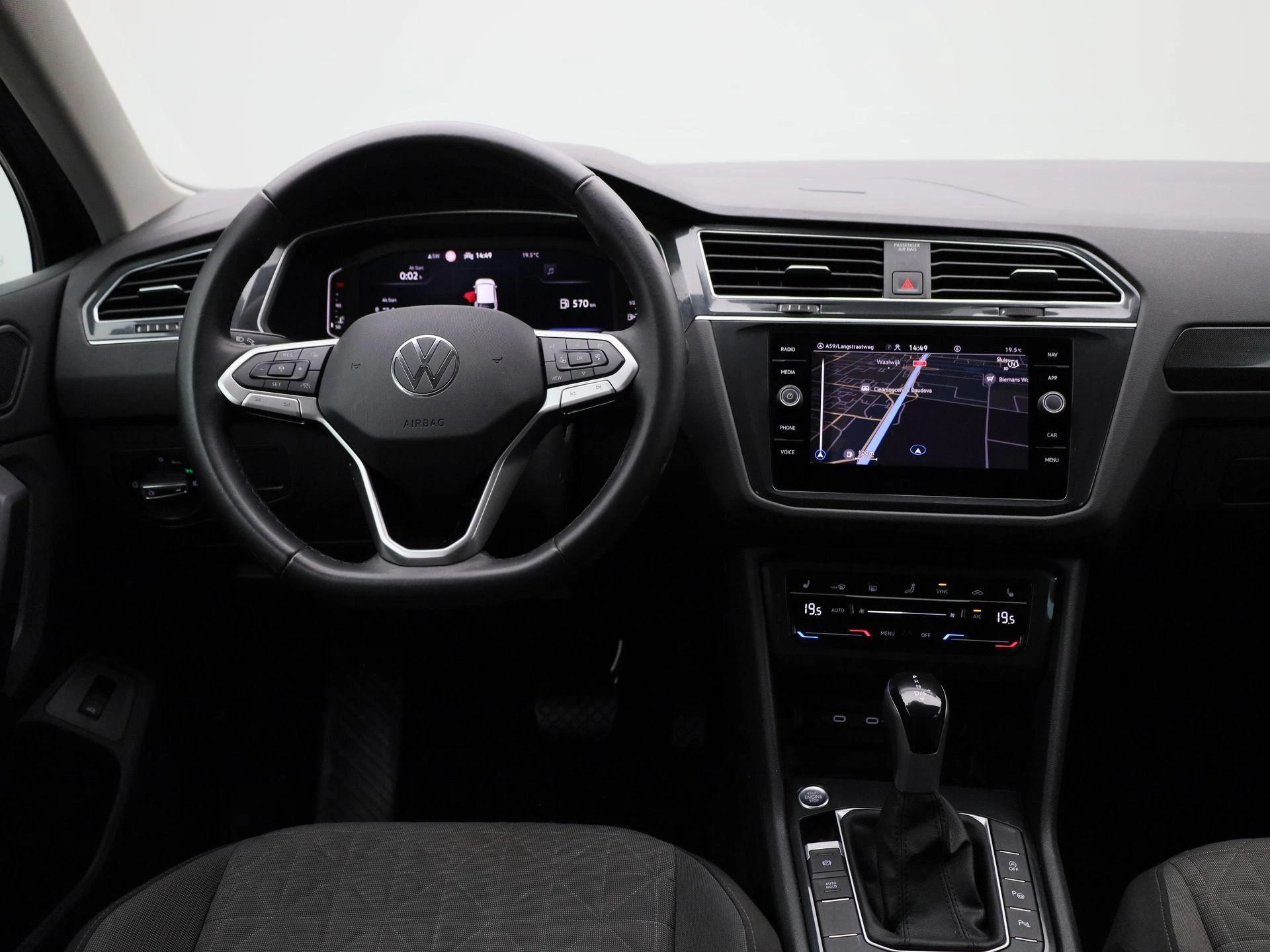 Volkswagen-Tiguan-image-8