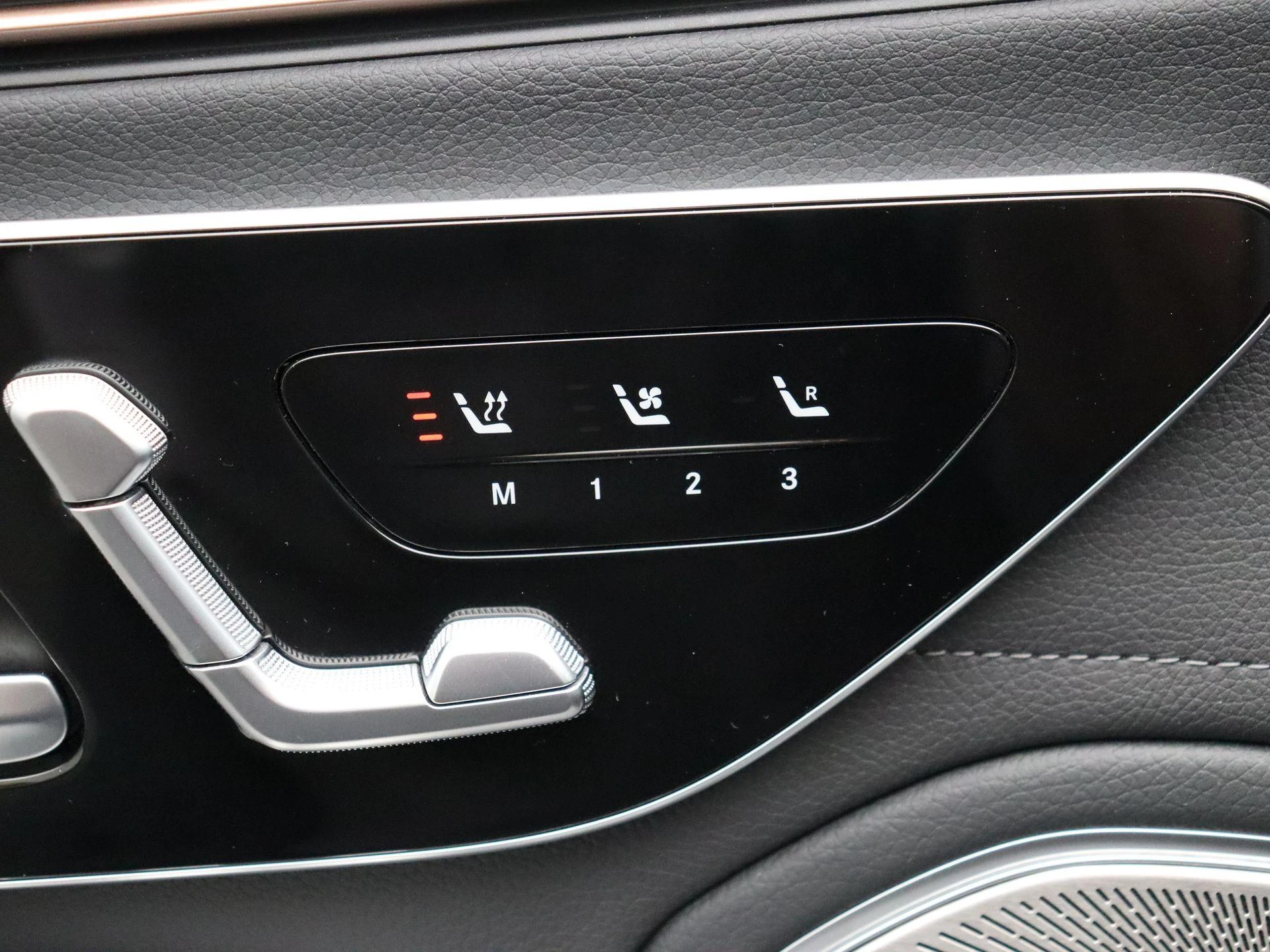 Mercedes-Benz-EQS-image-8