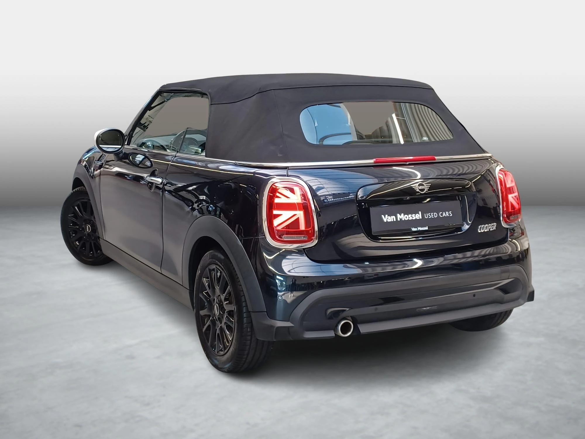 MINI-Cooper Cabrio-image-5