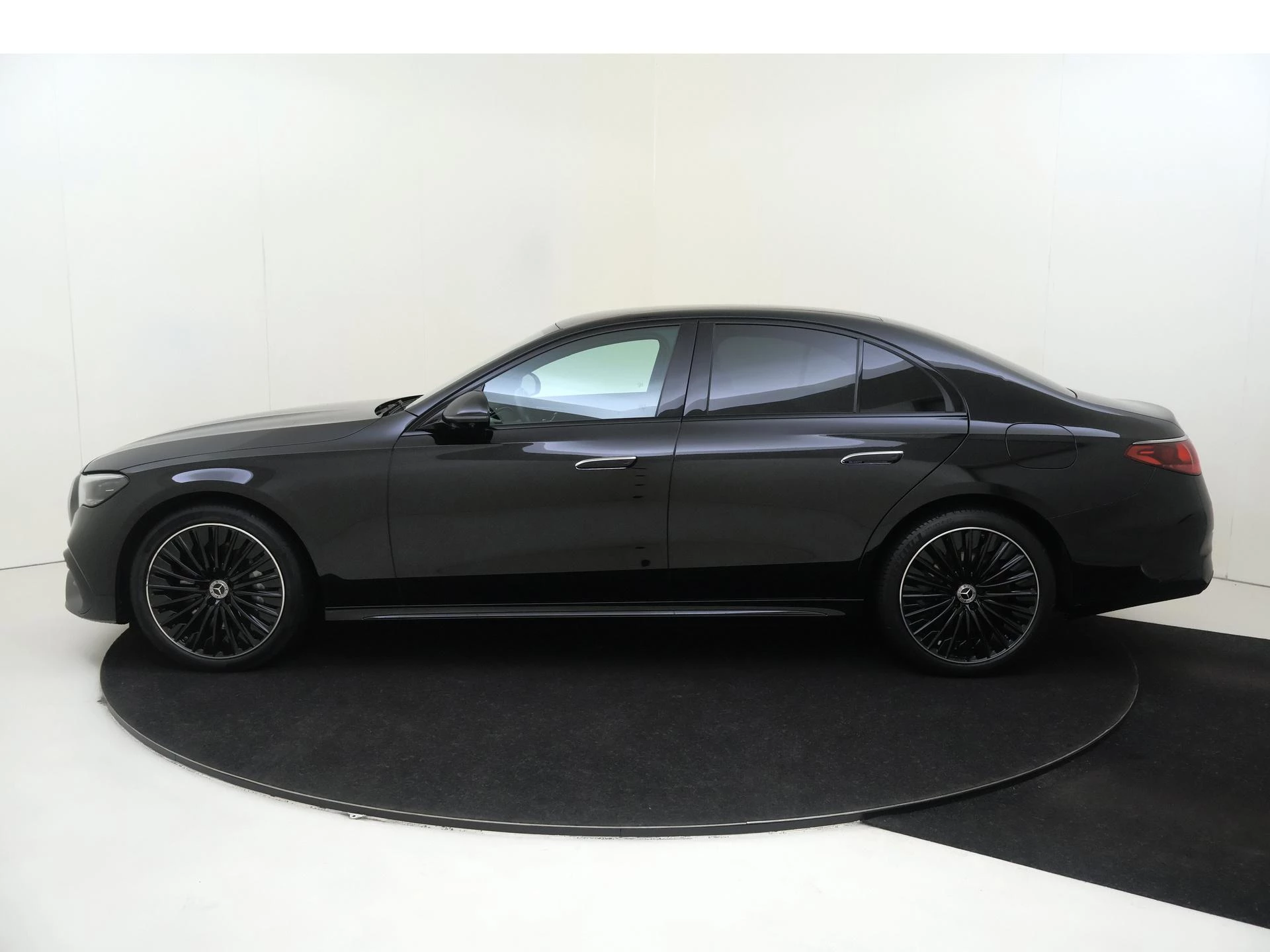 Mercedes-Benz-E-Klasse-image-7