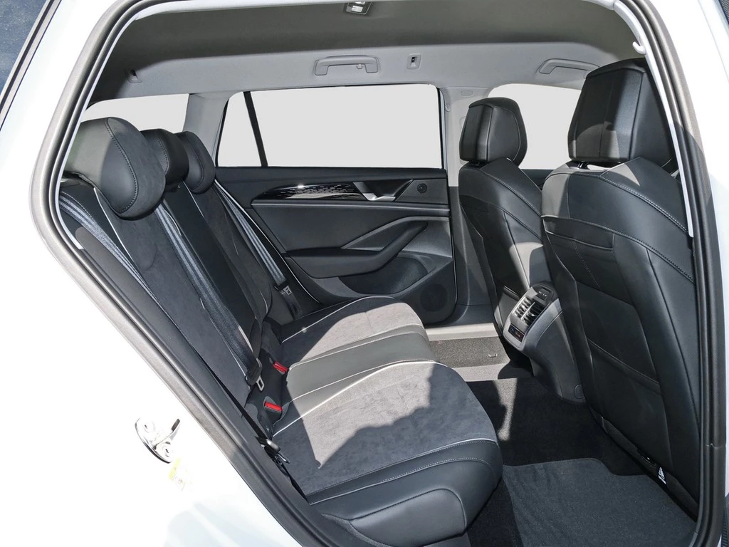 Volkswagen Passat Elegance 2.0 l TDI DSG 110 kW / 150 PS