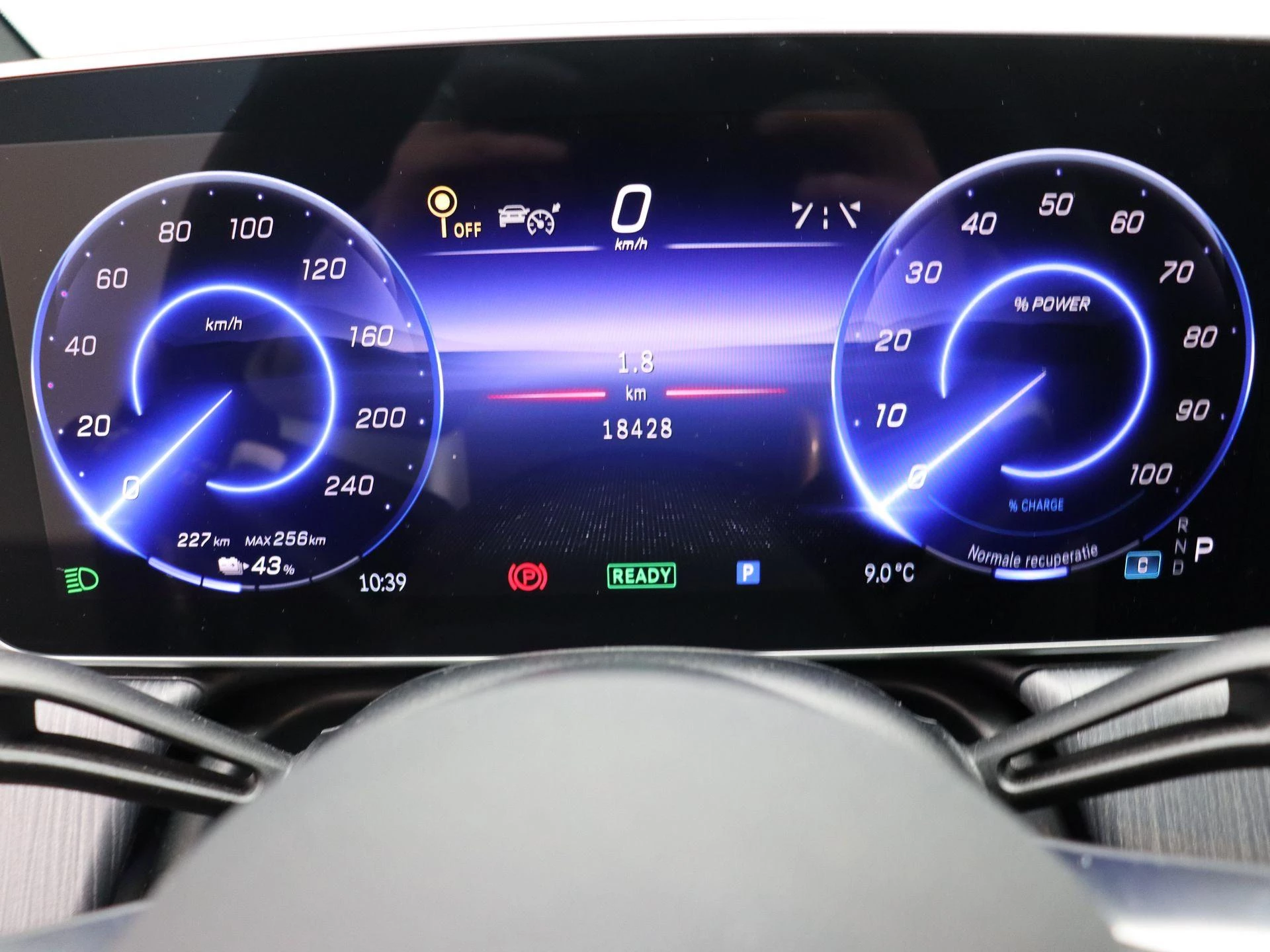 Mercedes-Benz-EQE-image-8