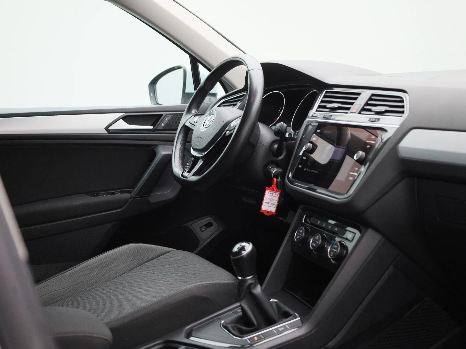 Volkswagen-Tiguan-image-30