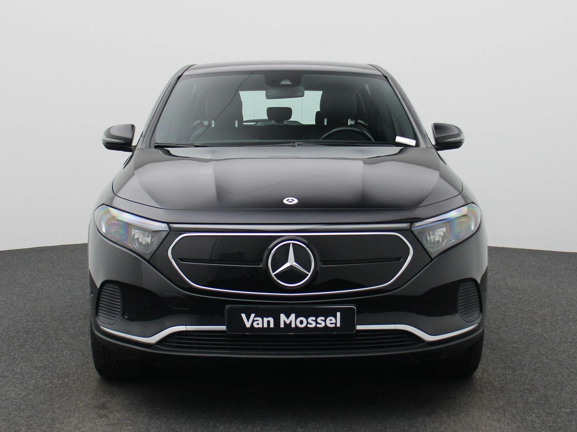 Mercedes-Benz-EQA-image-2