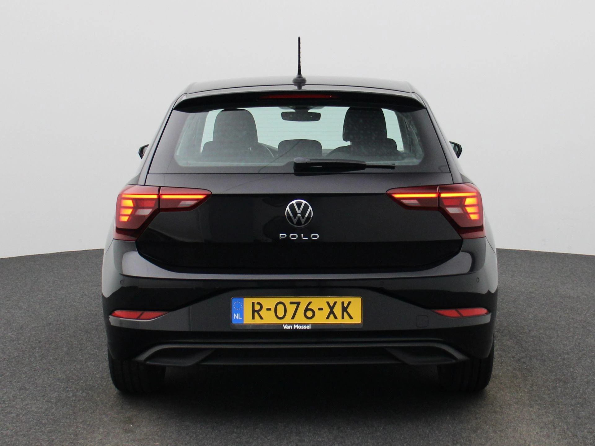 Volkswagen-Polo-image-4