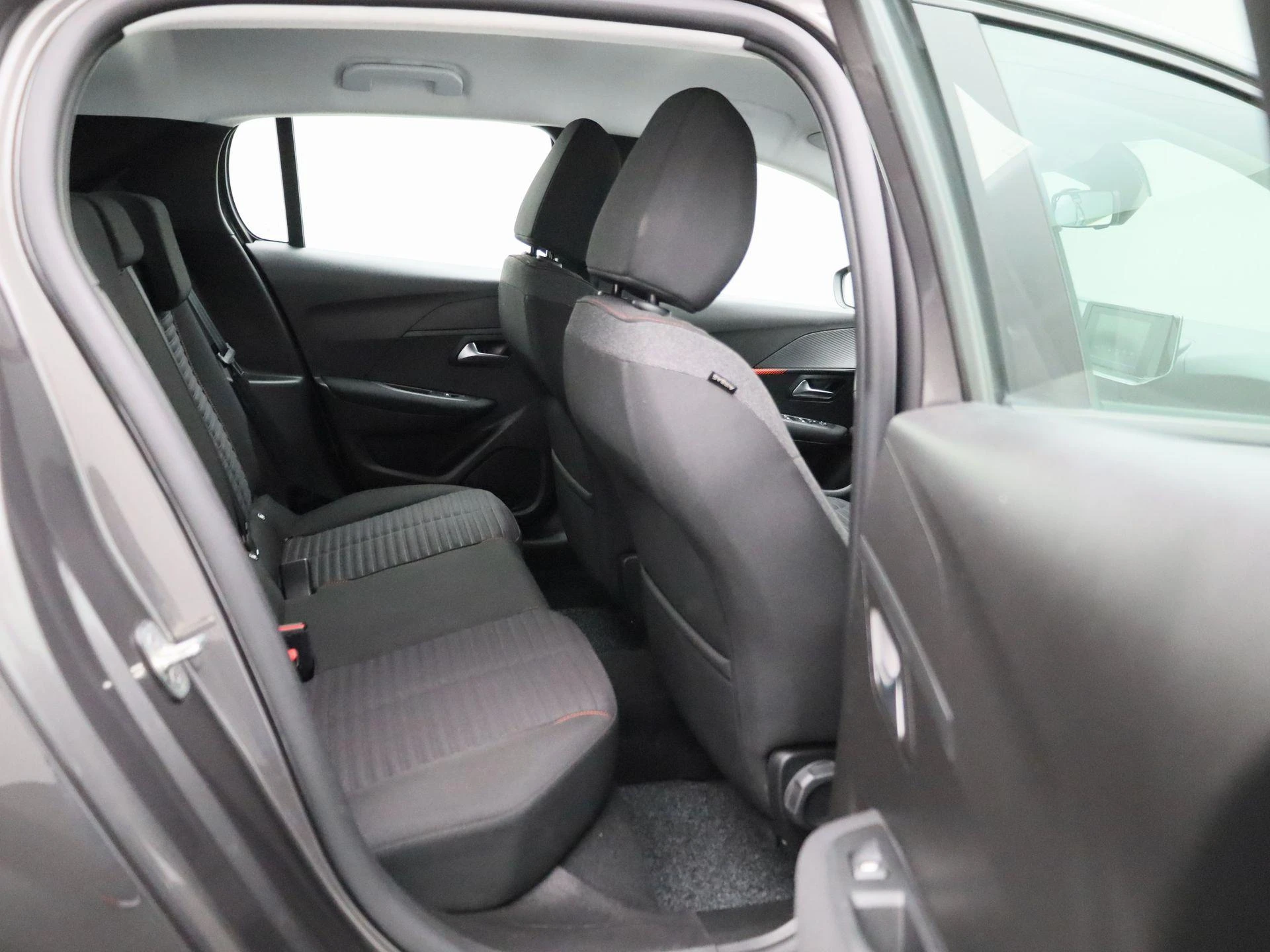Peugeot-208-image-28