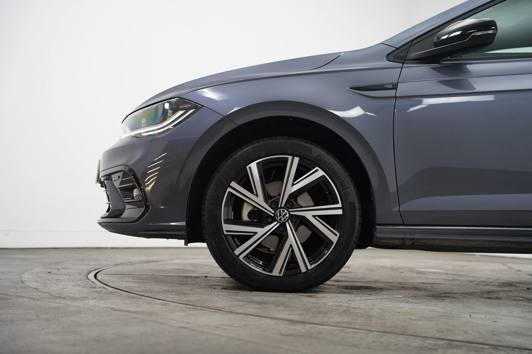 Volkswagen-Polo-image-4