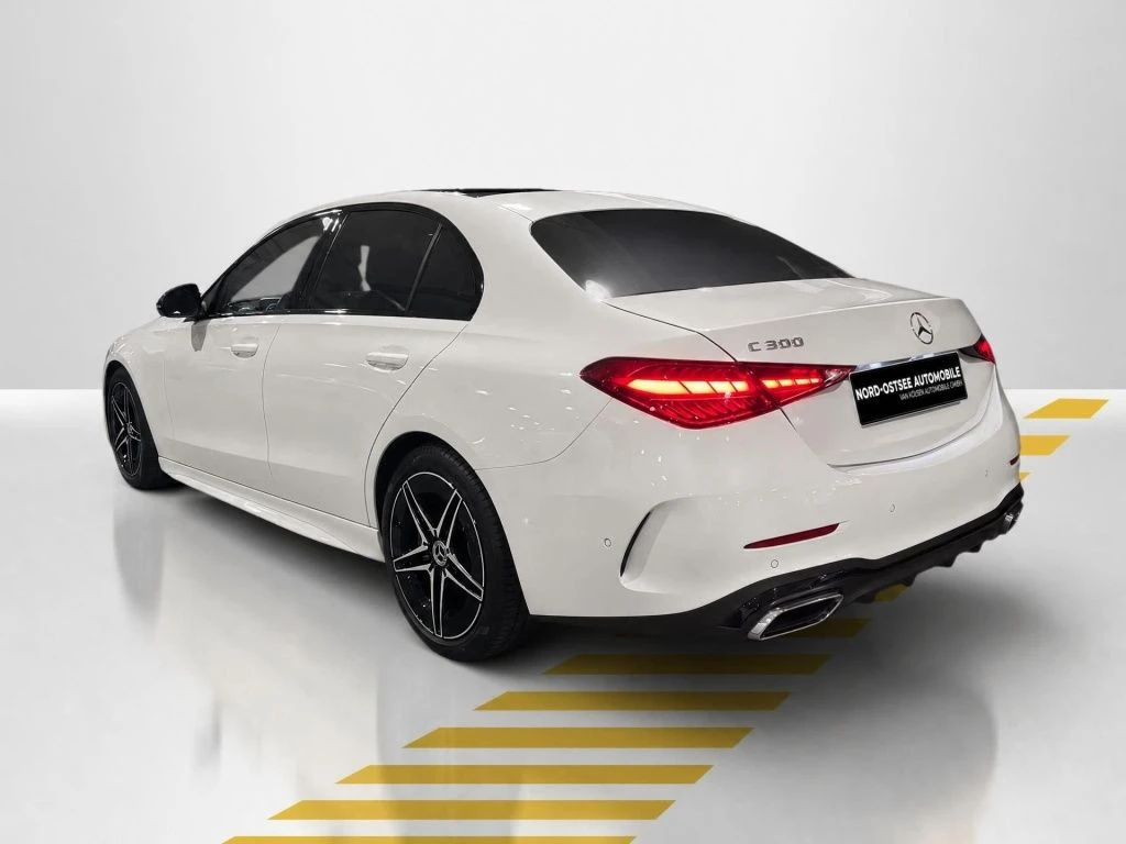 Mercedes-Benz-C-Klasse 300-image-12