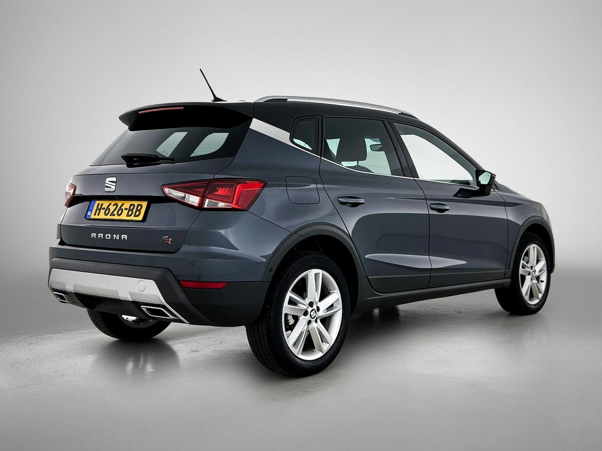 SEAT-Arona-image-2