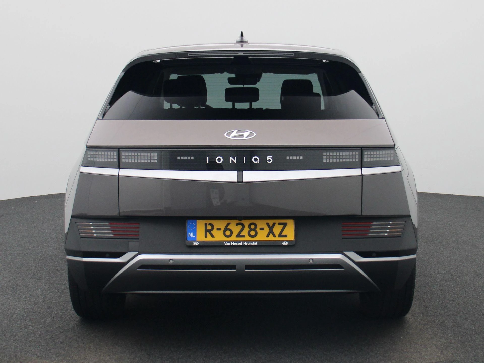 Hyundai-IONIQ 5-image-4