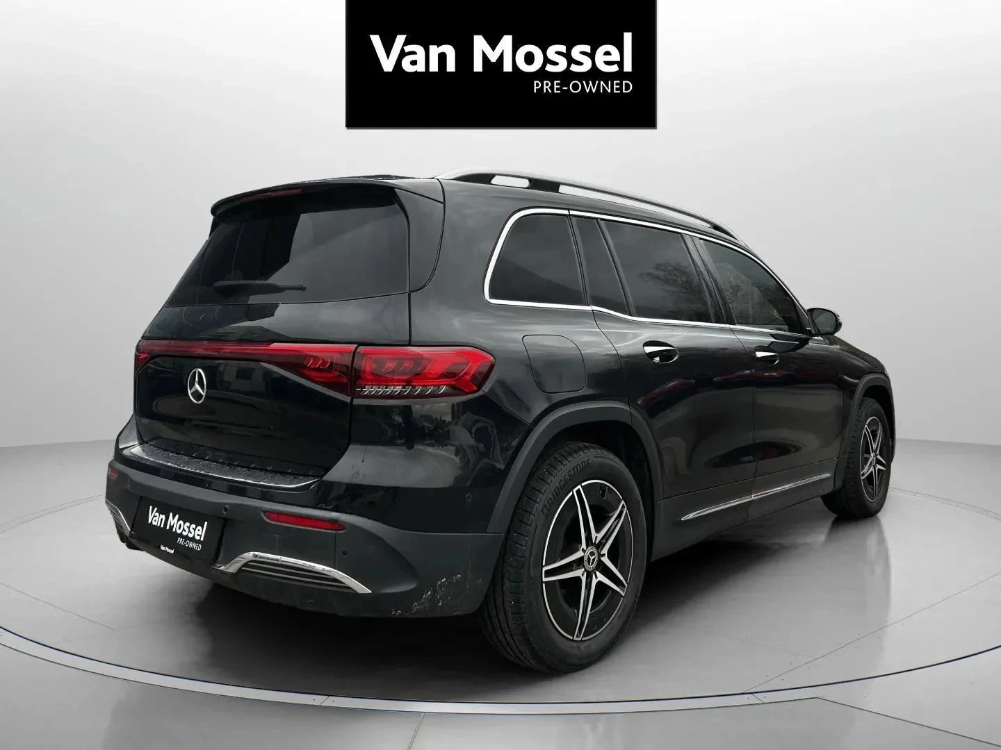 Mercedes-Benz-EQB-image-5