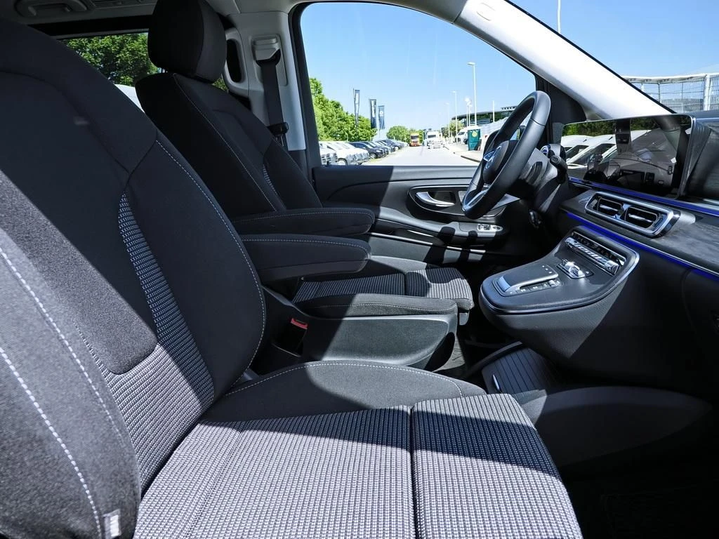 Mercedes-Benz-EQV 300-image-12