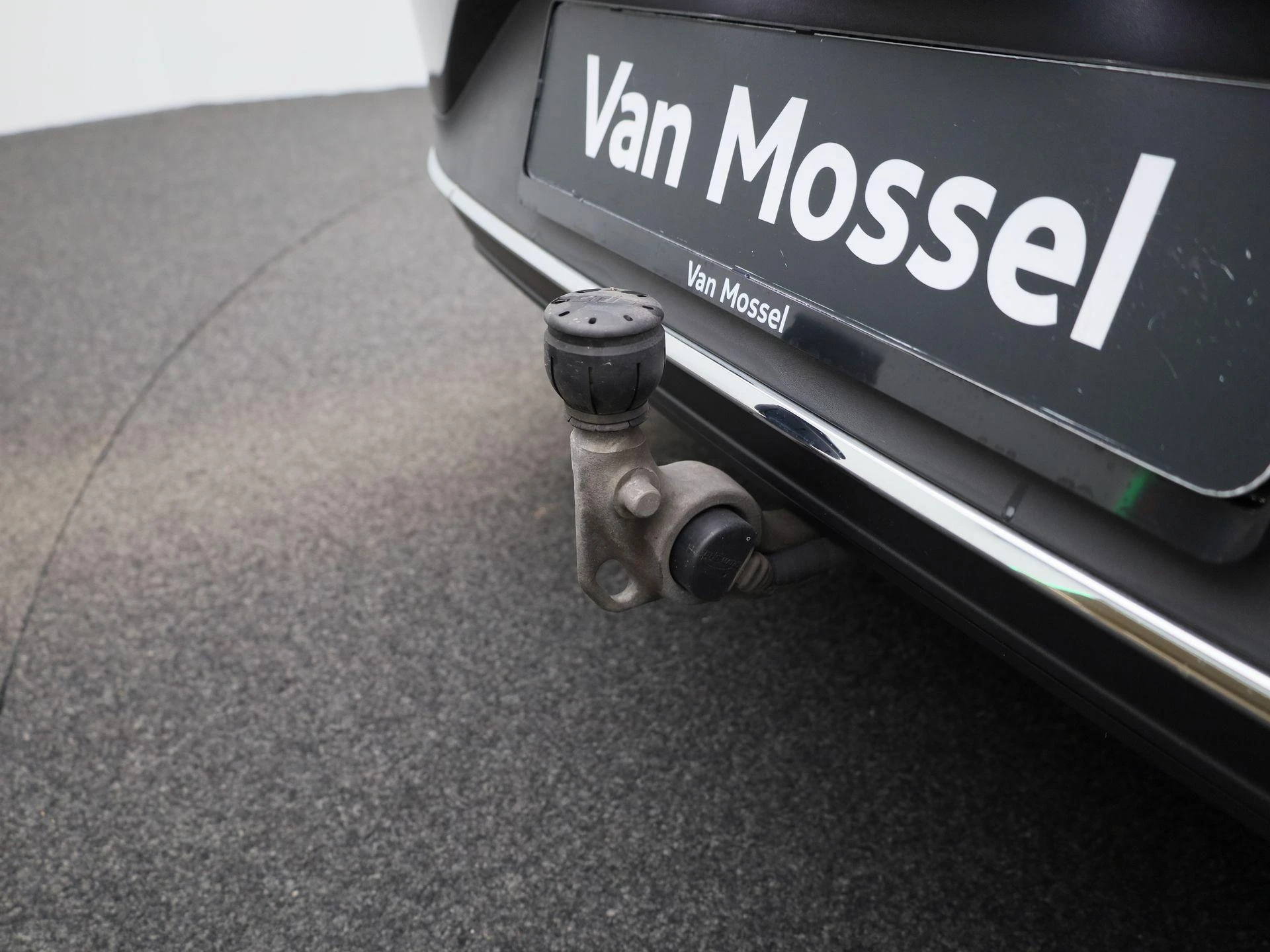 Mercedes-Benz-EQE-image-17