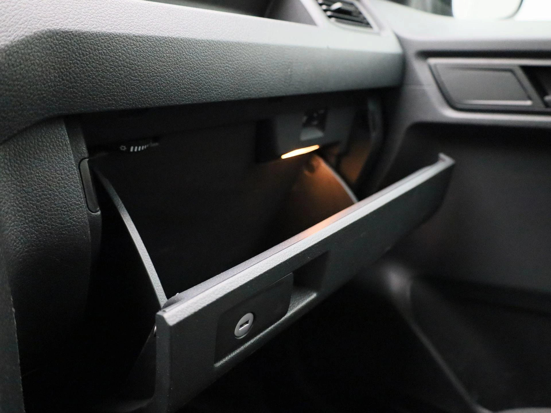 Volkswagen-Caddy-image-20