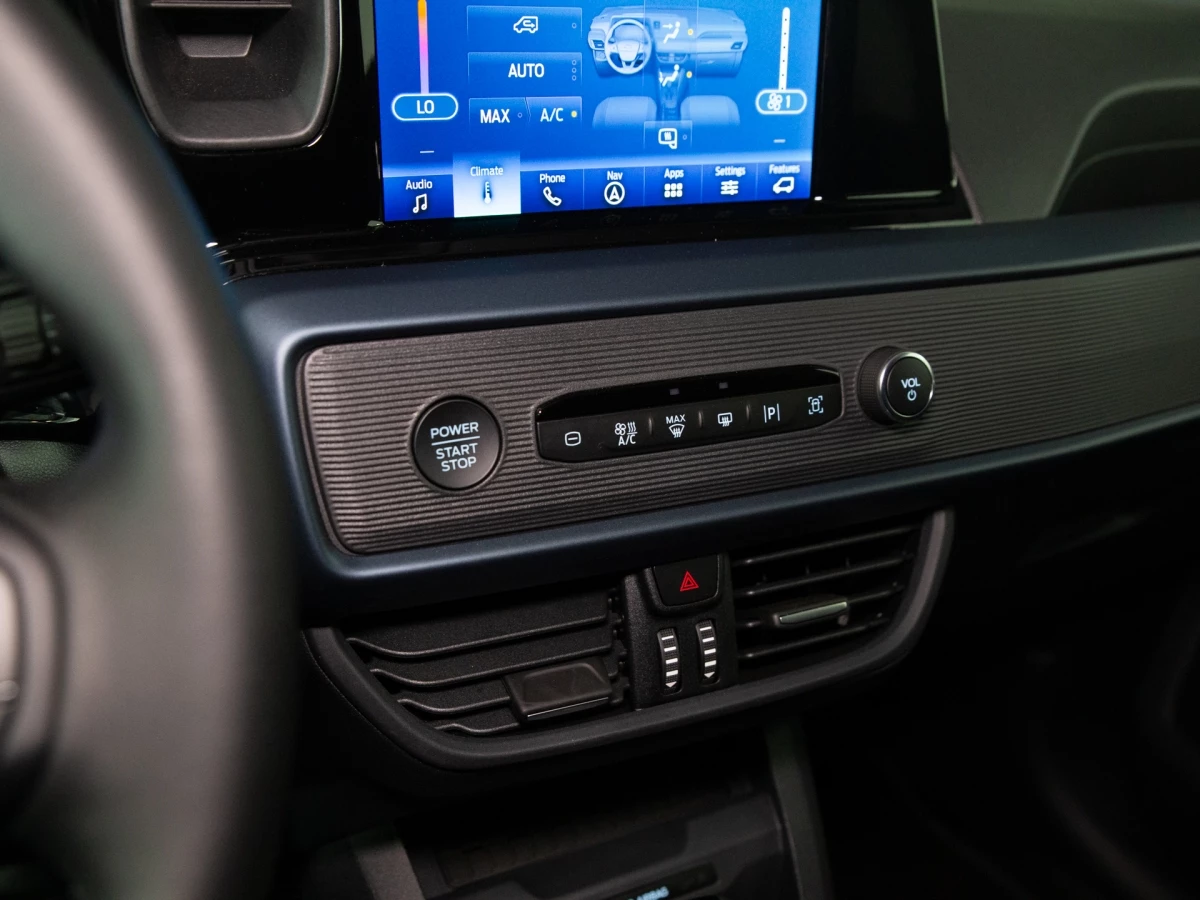 Ford-Transit Courier-image-11