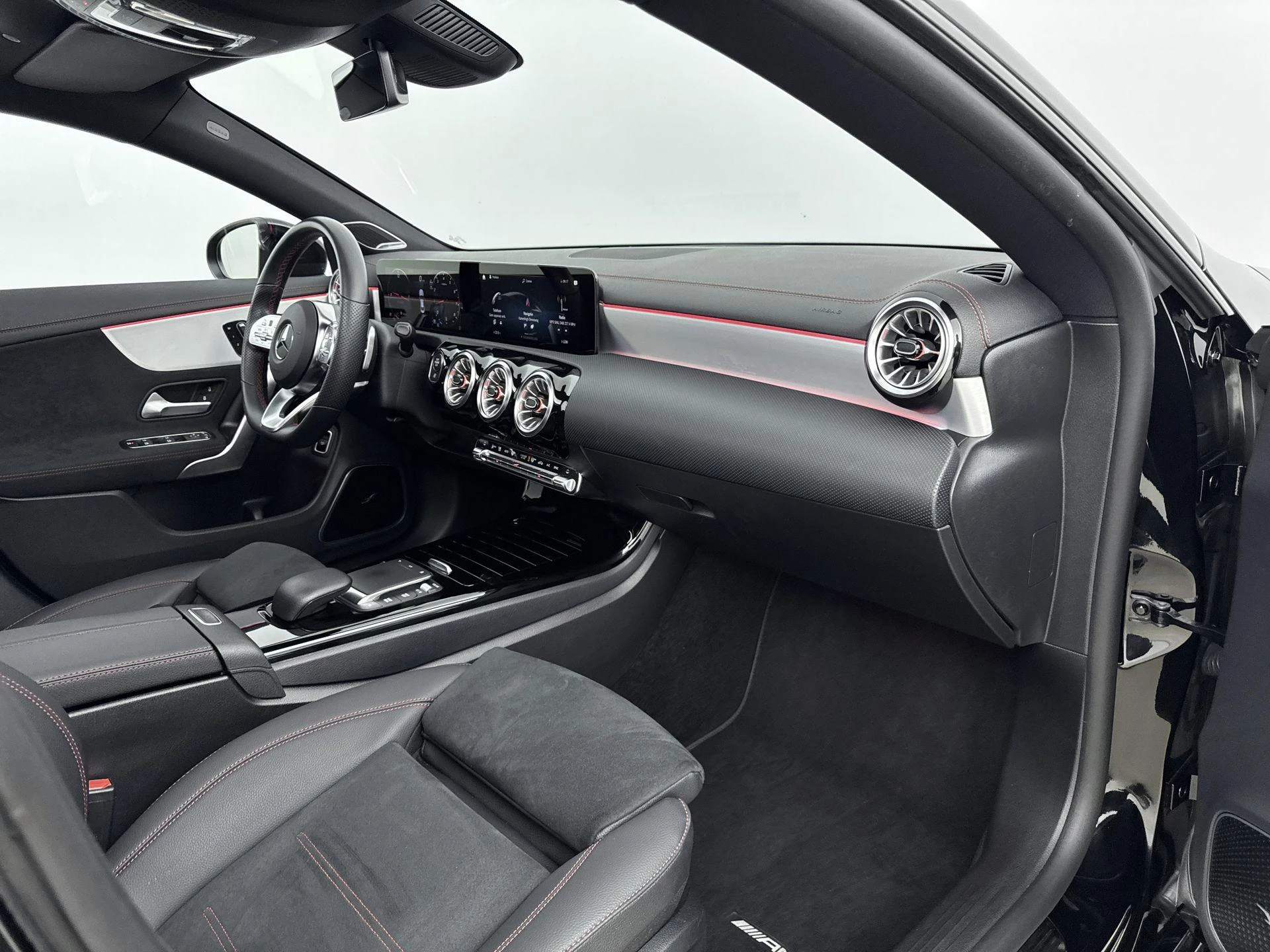 Mercedes-Benz-CLA-image-16