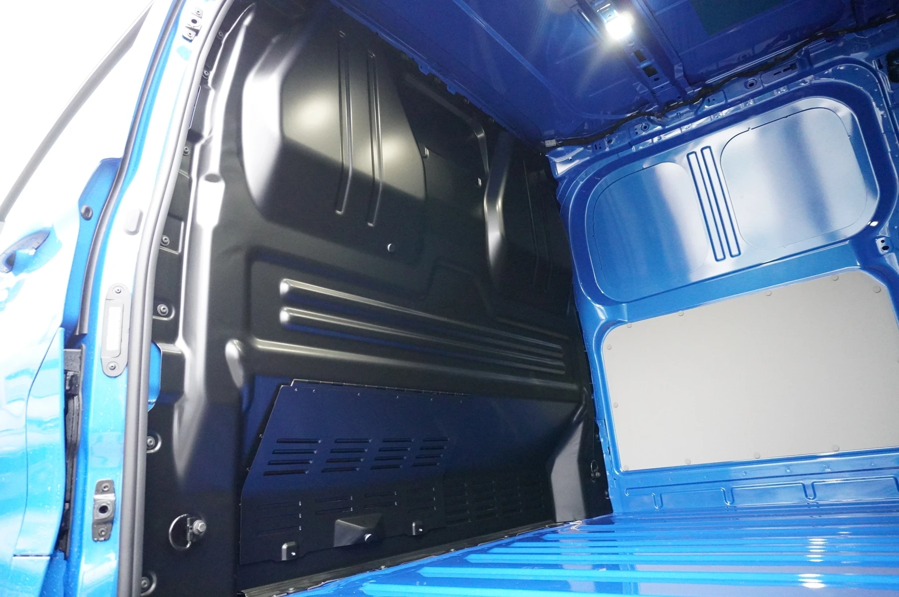 Volkswagen-Transporter-image-8