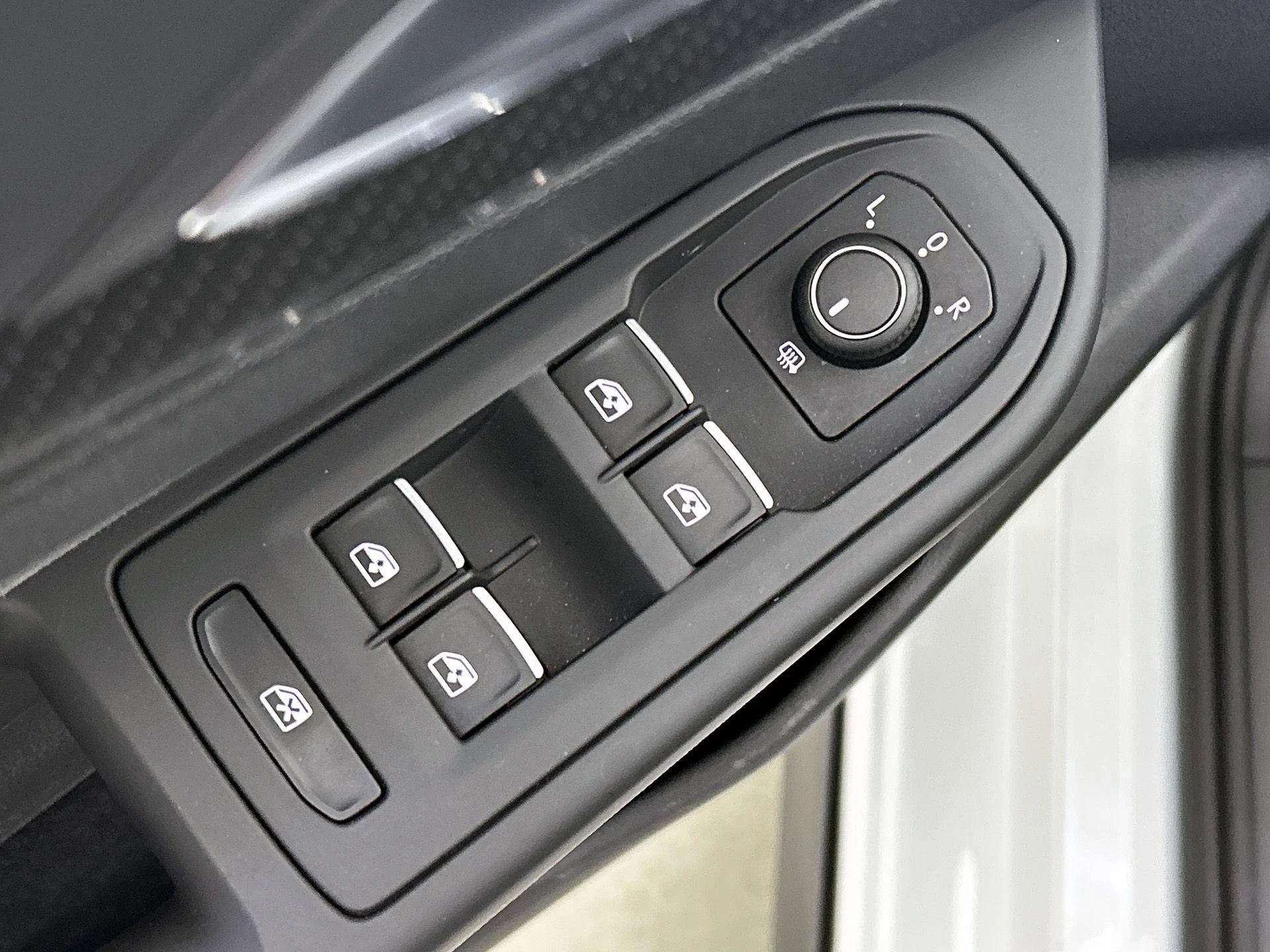 Volkswagen-Golf-image-9
