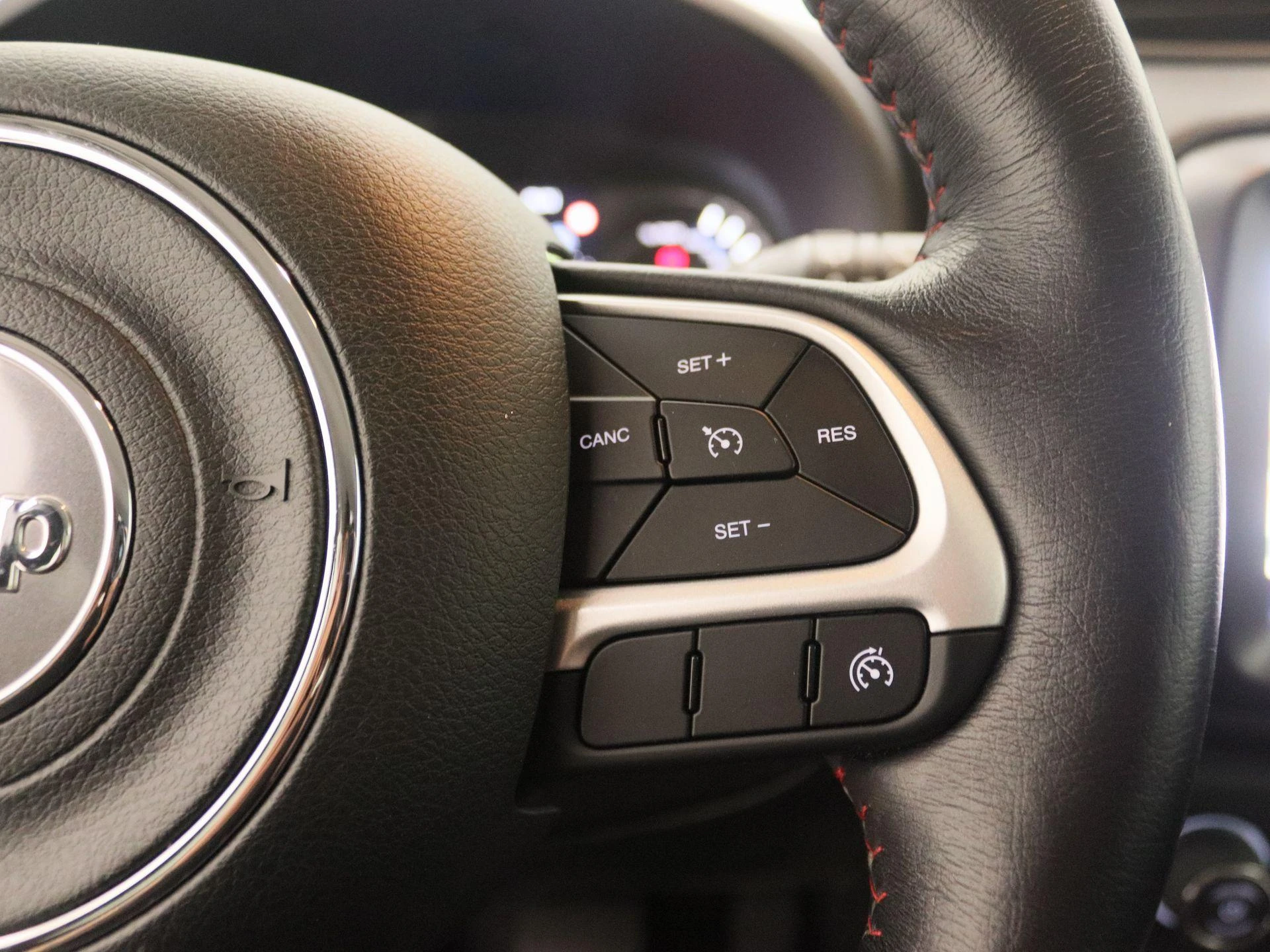 Jeep-Renegade-image-18