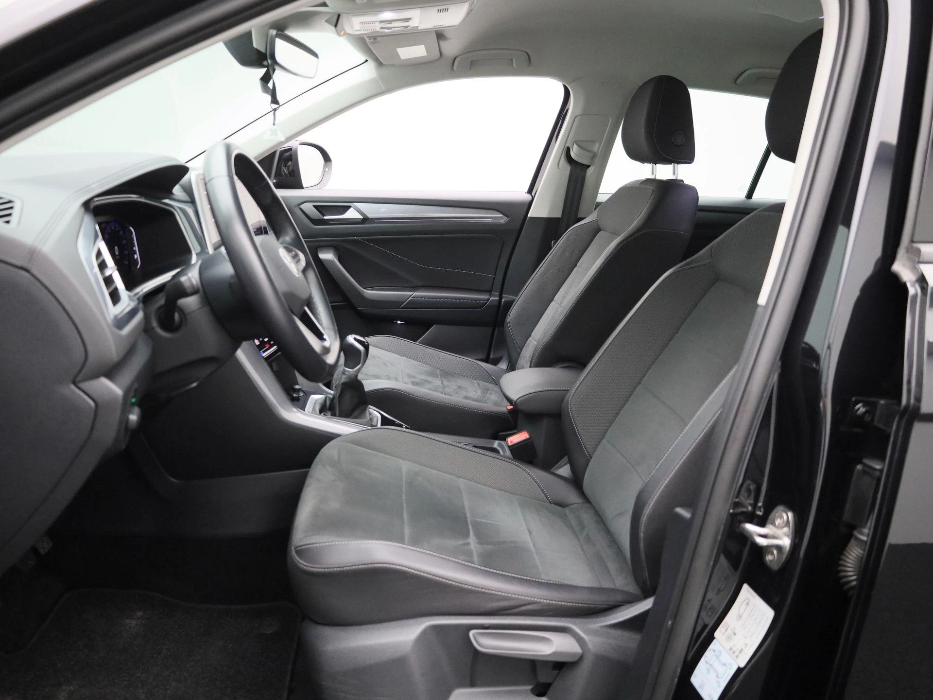 Volkswagen-T-Roc-image-9