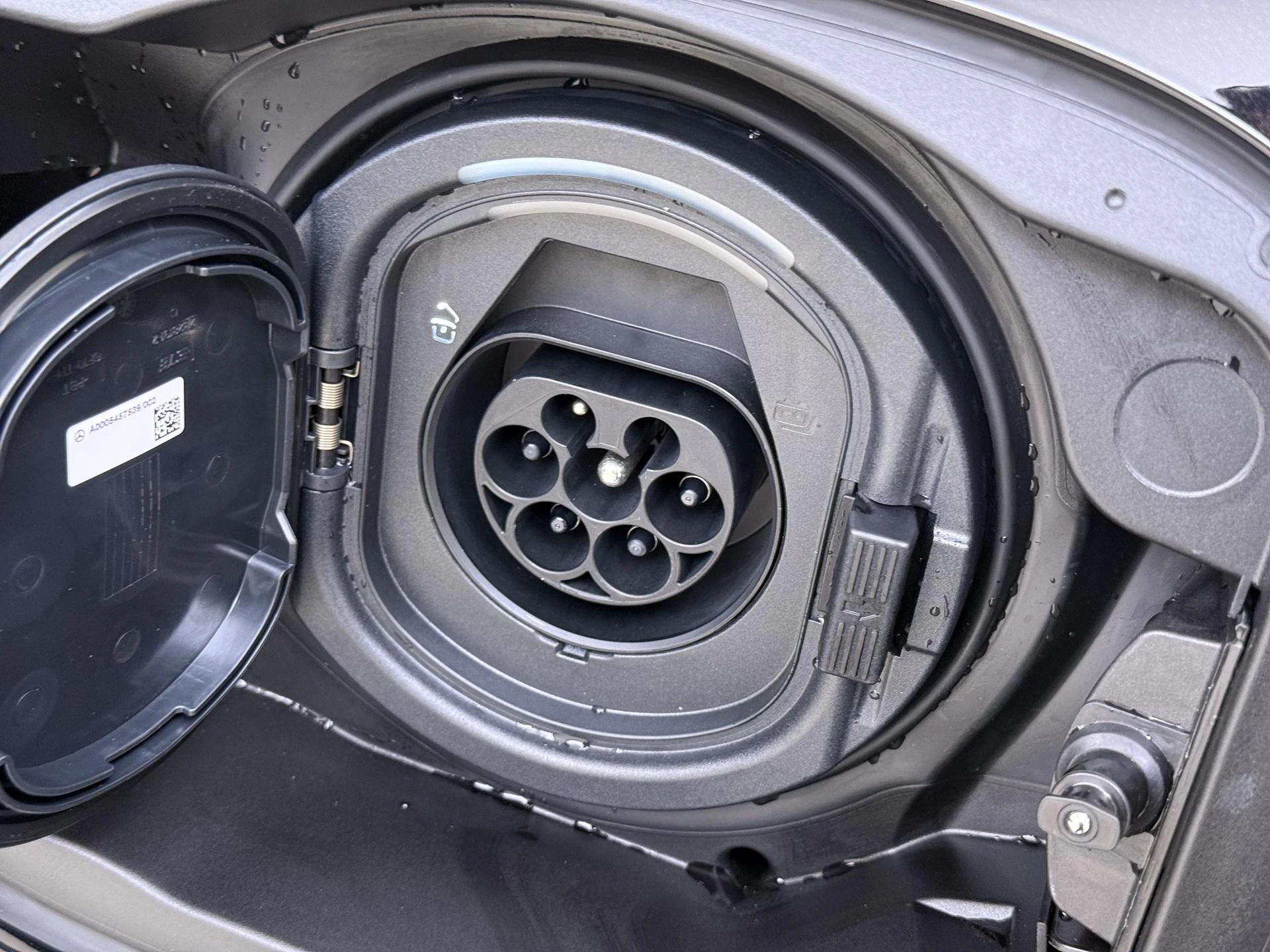 Mercedes-Benz-GLC-image-33