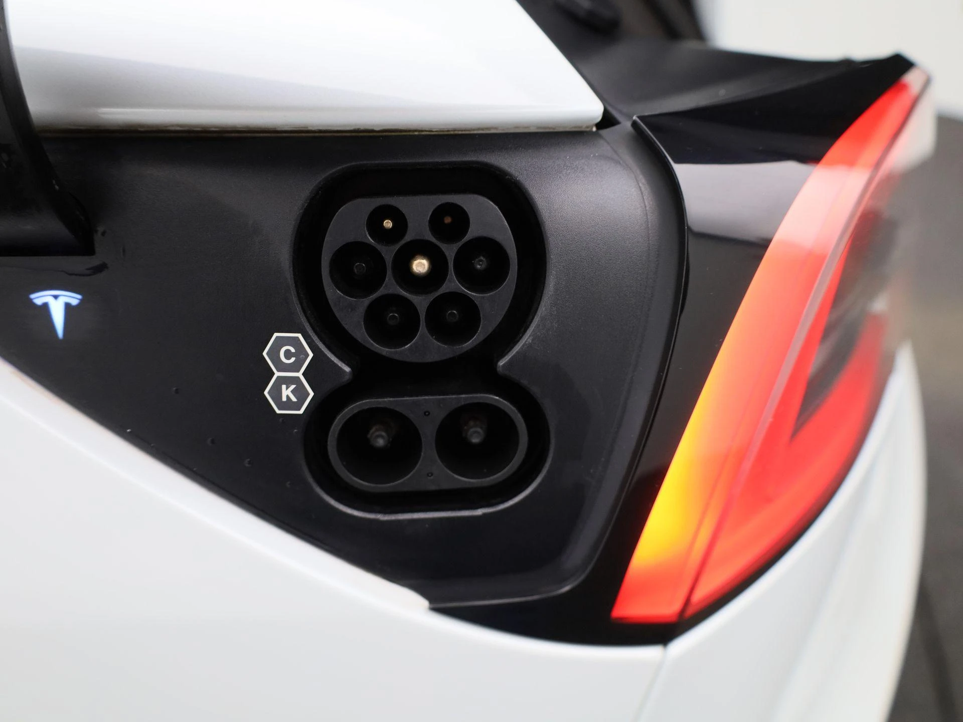 Tesla-Model 3-image-13