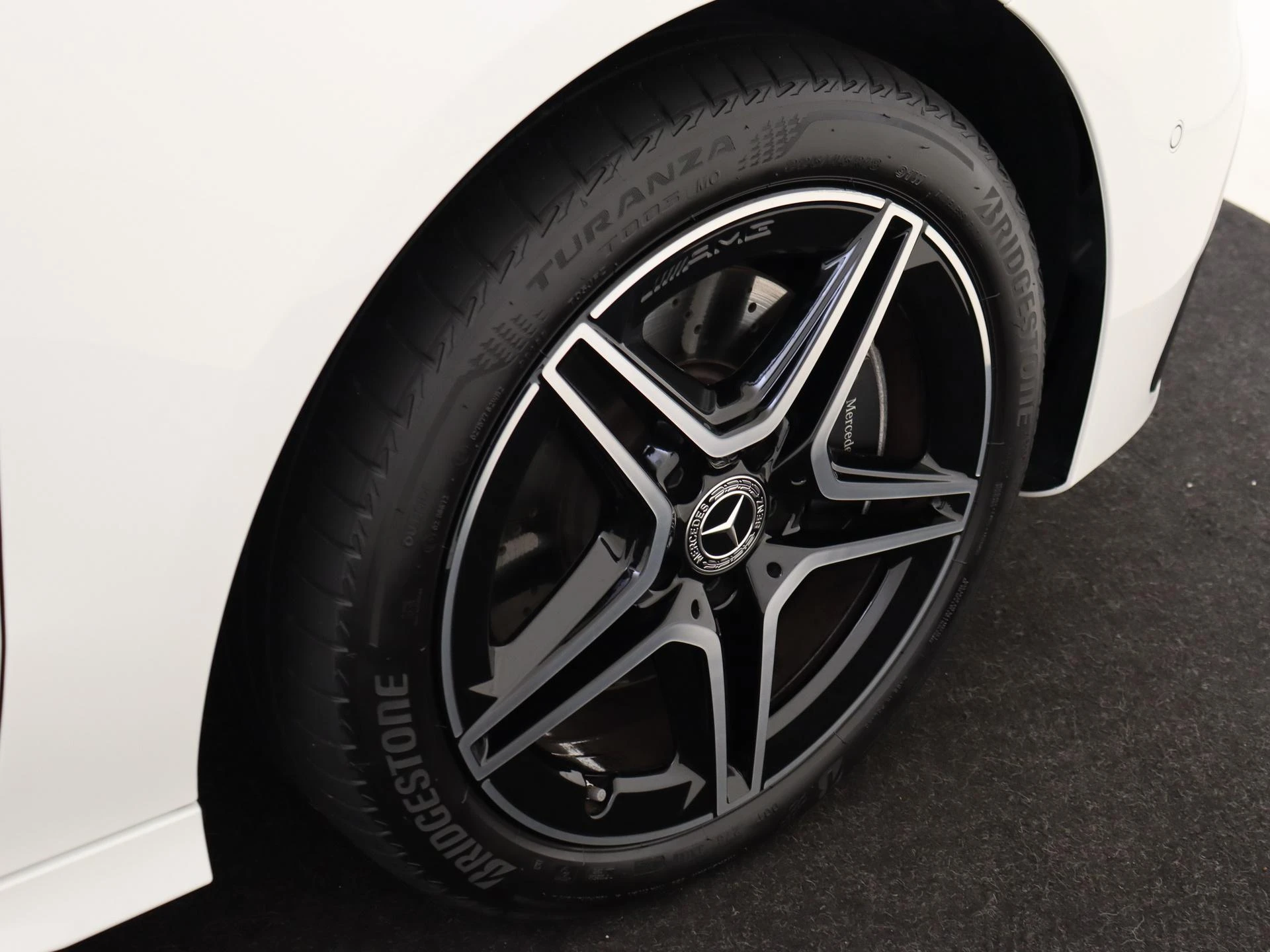 Mercedes-Benz-CLA-image-31