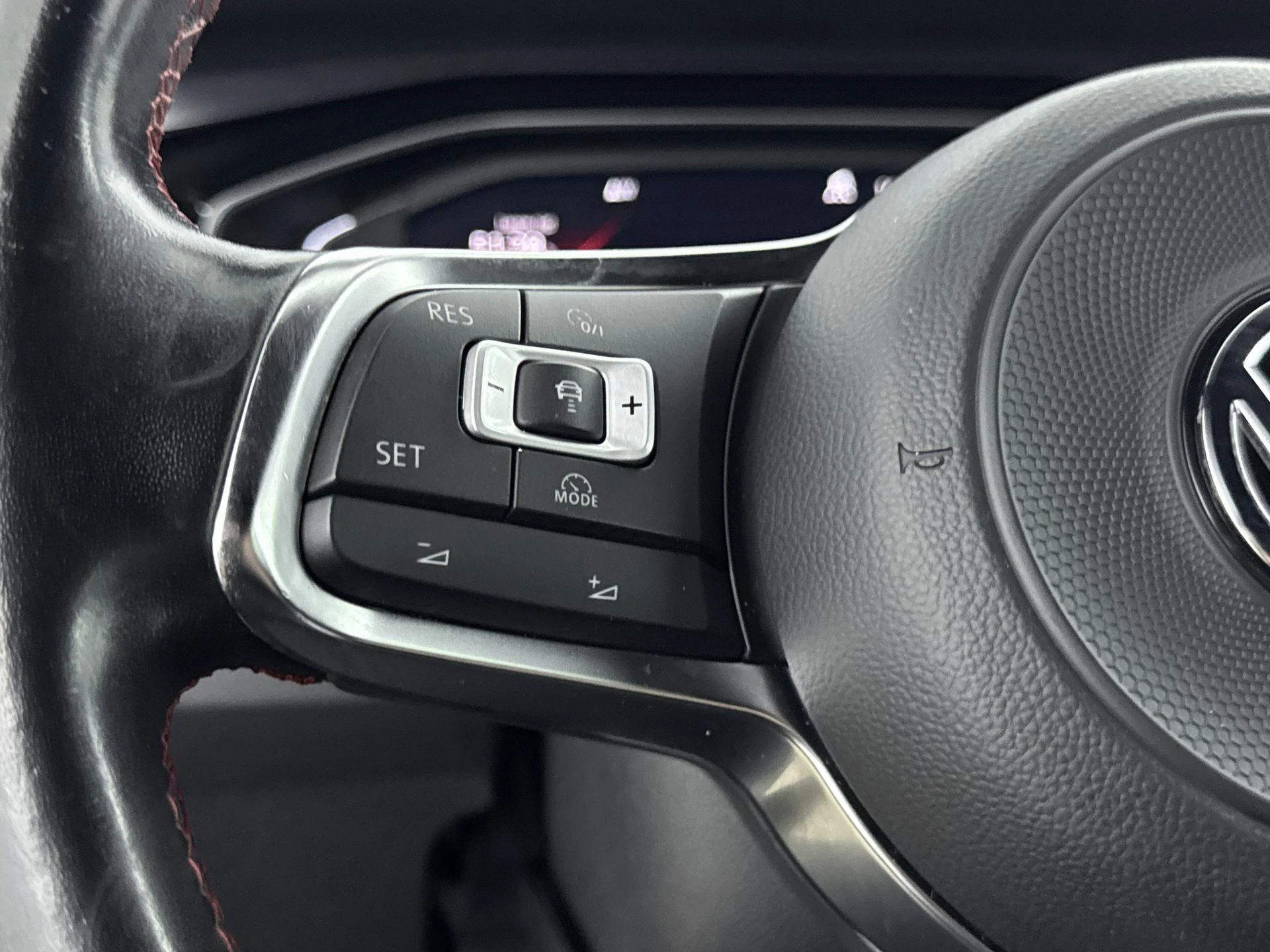 Volkswagen-Polo-image-5