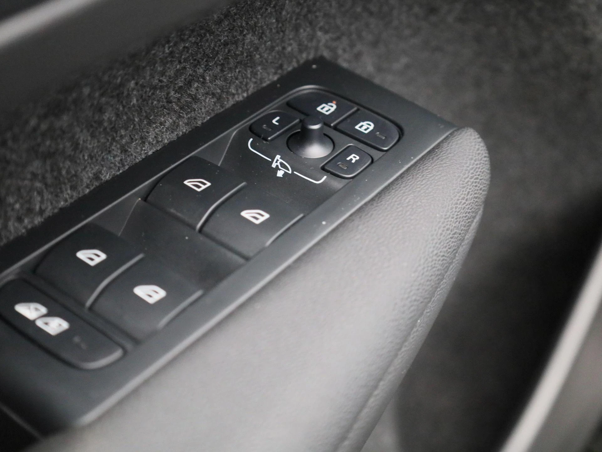 Volvo-XC40-image-27