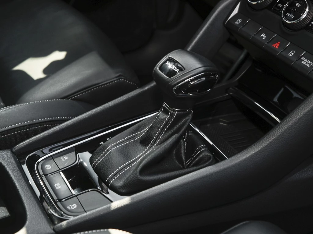 Škoda Karoq 1.5 TSI DSG Sportline Navi, Pano