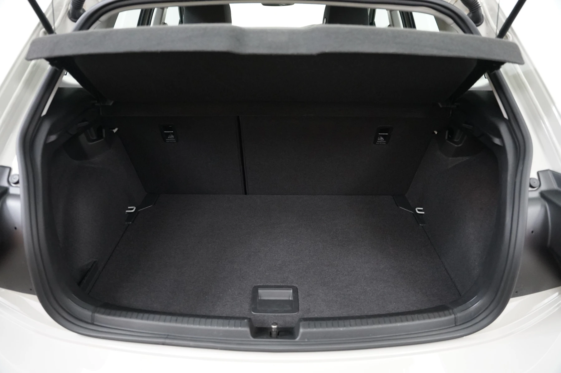 Volkswagen-Polo-image-12