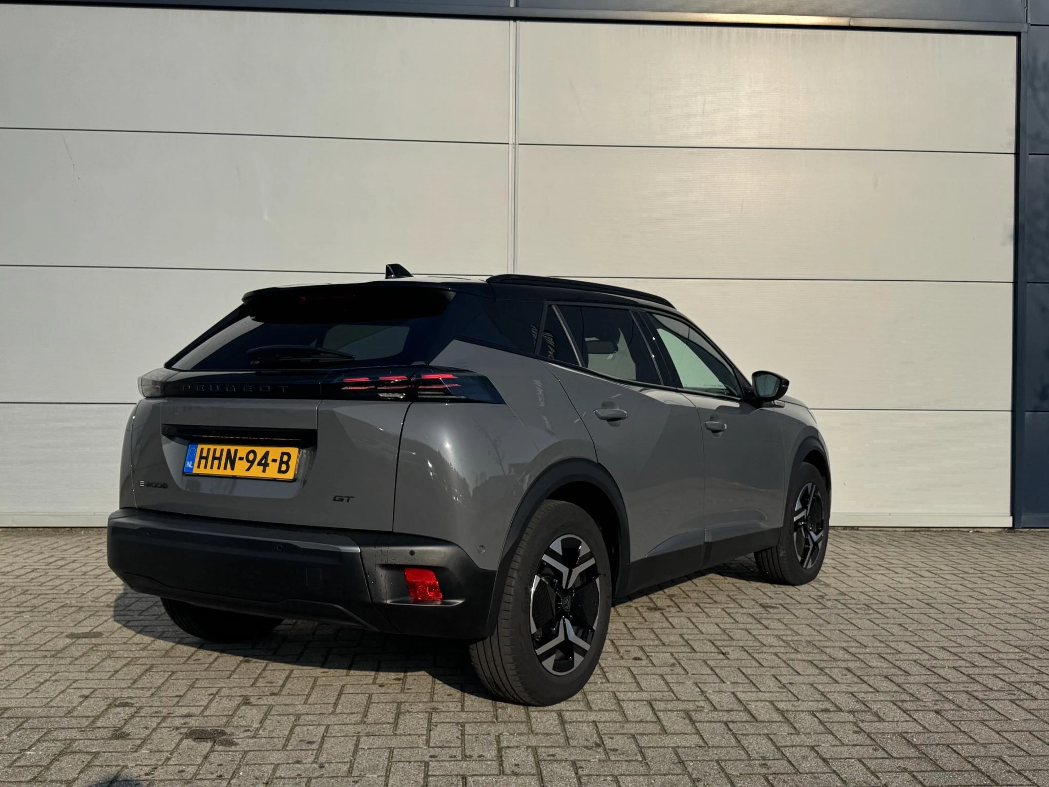 Peugeot-e-2008-image-5