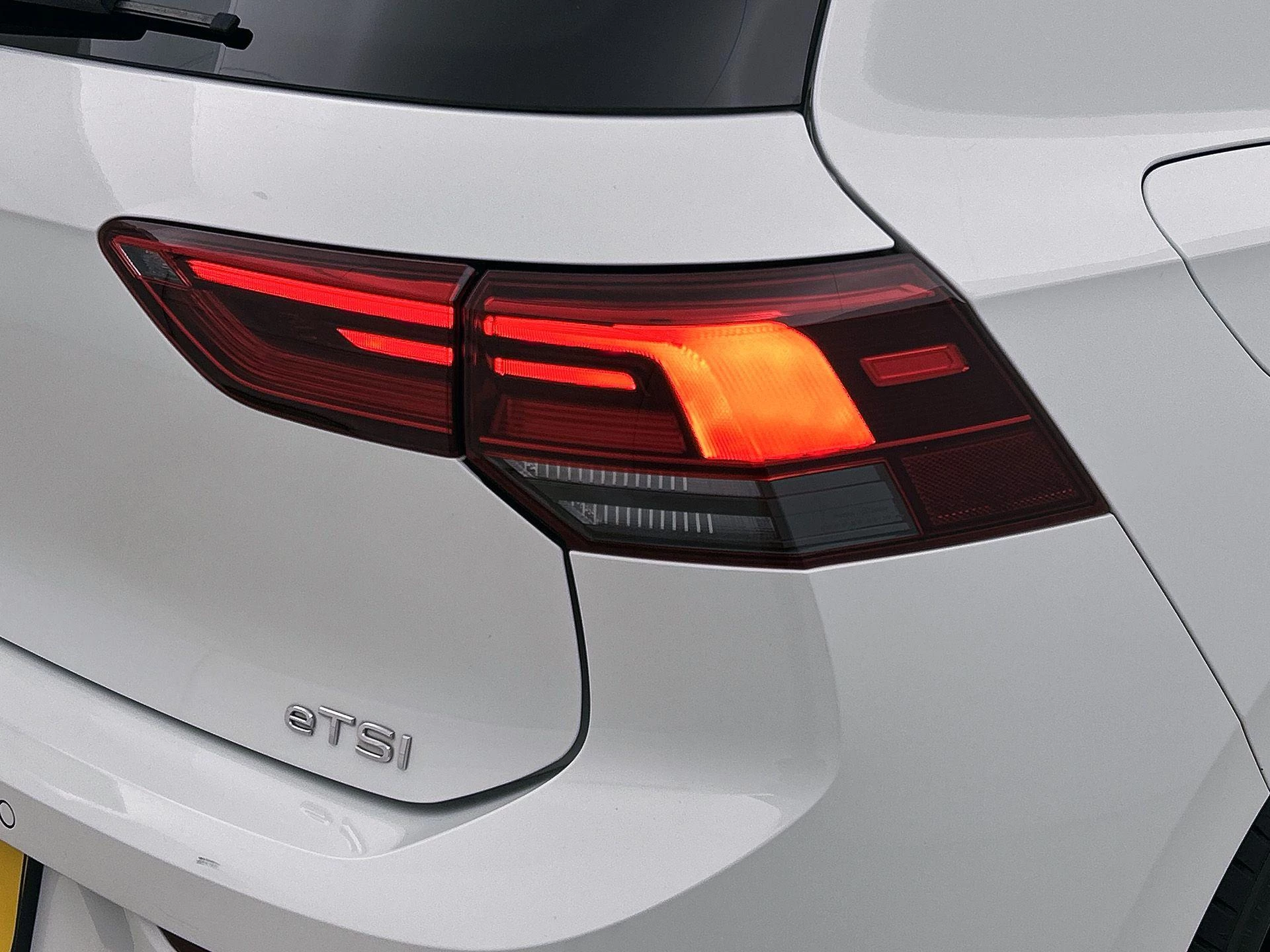 Volkswagen-Golf-image-24