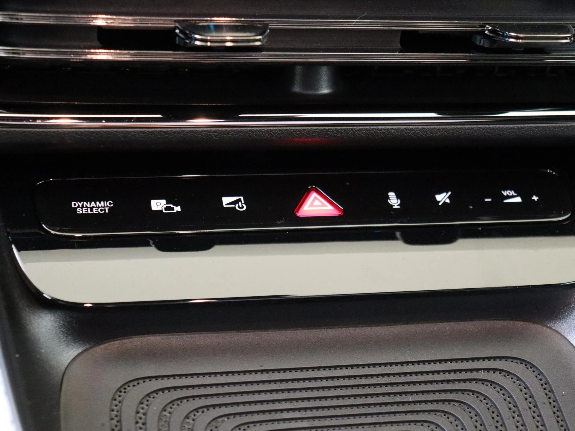 Mercedes-Benz-CLA-image-20