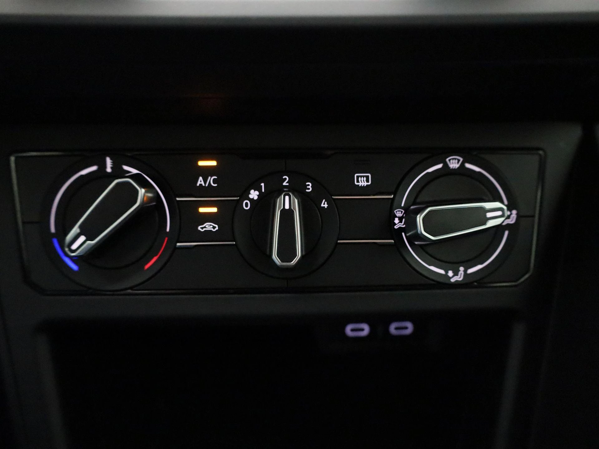 Volkswagen-Polo-image-19