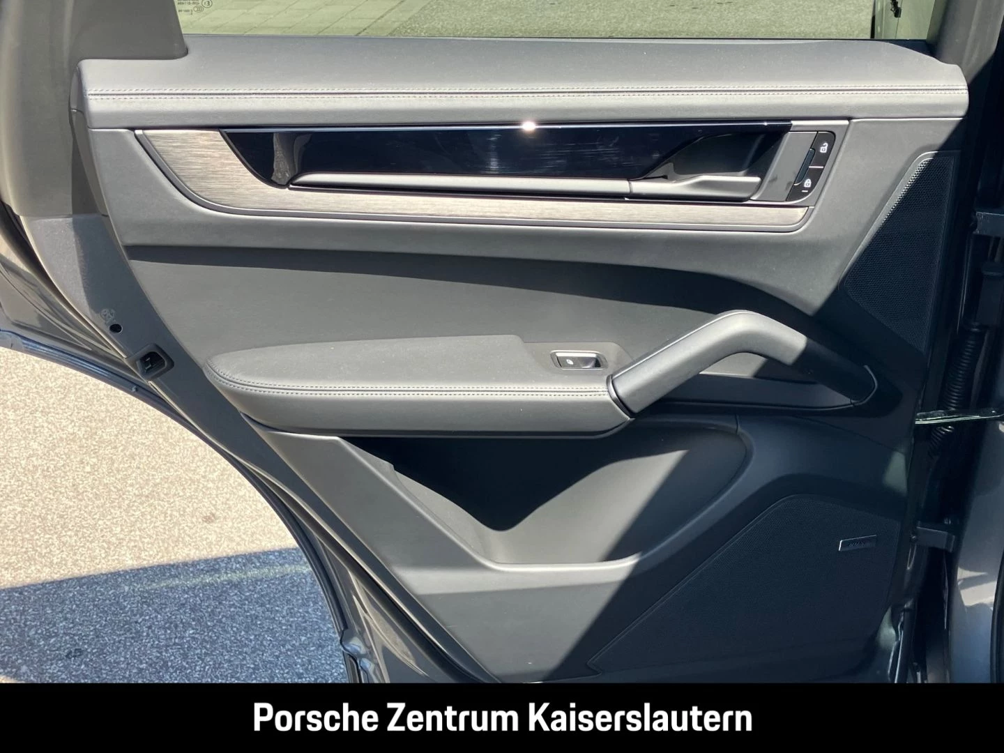 Porsche-Cayenne-image-28