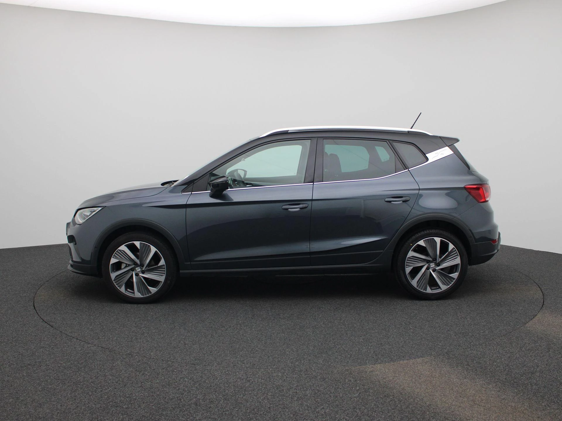 SEAT-Arona-image-3