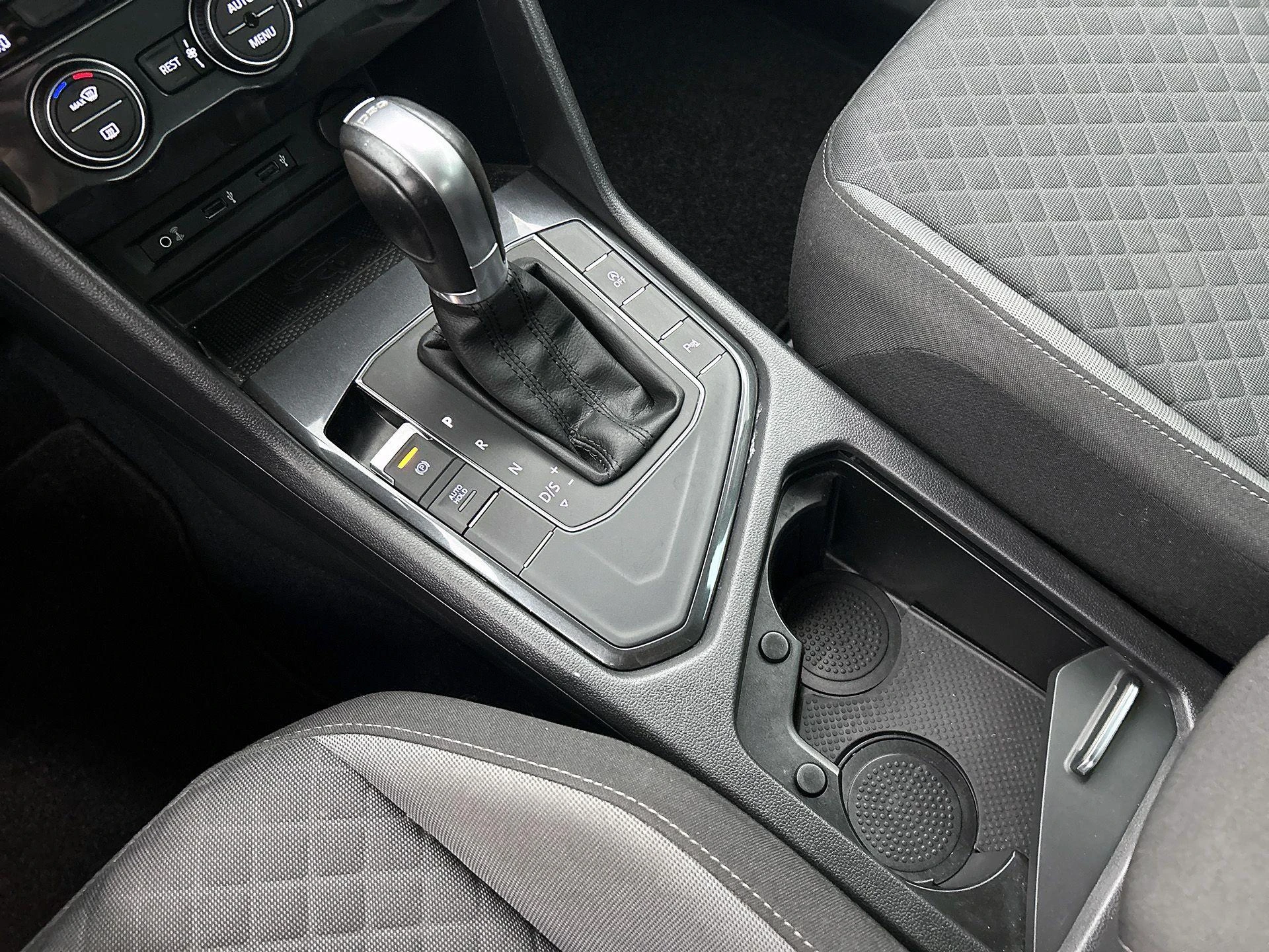 Volkswagen-Tiguan-image-23