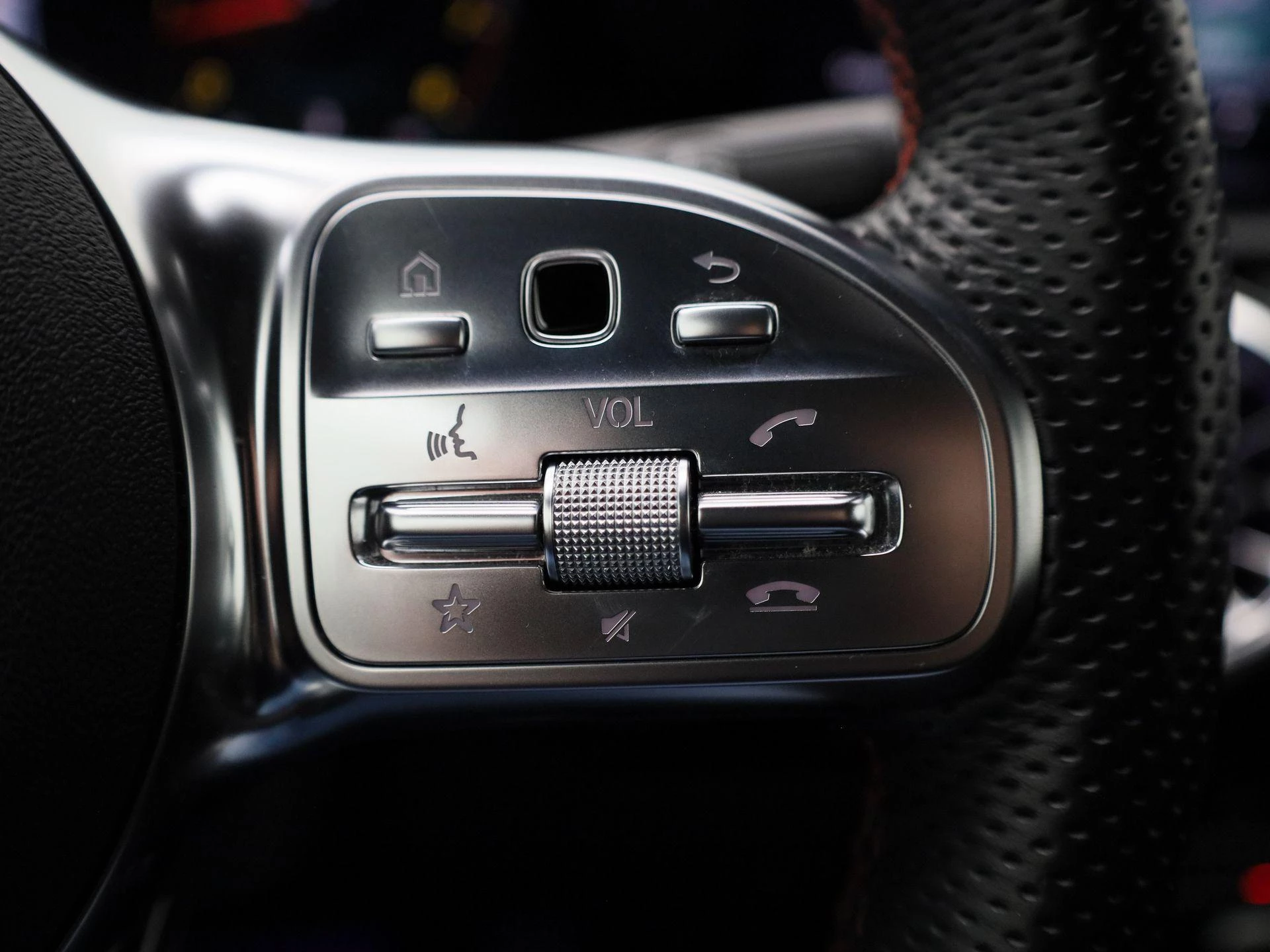 Mercedes-Benz-CLA-image-16