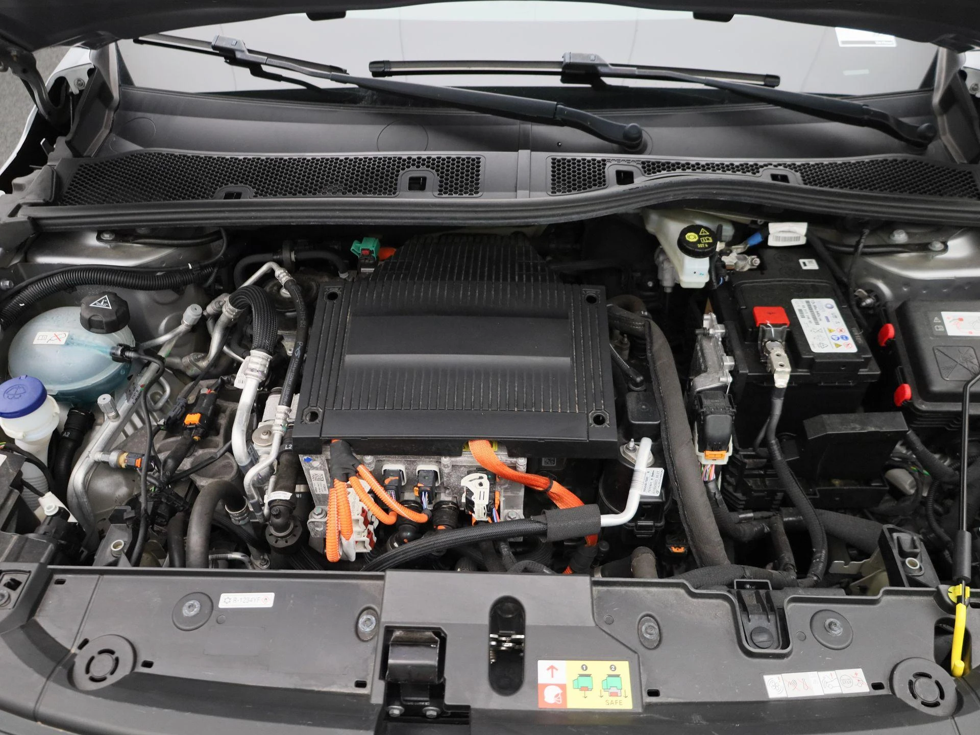 Peugeot e-208 - 33