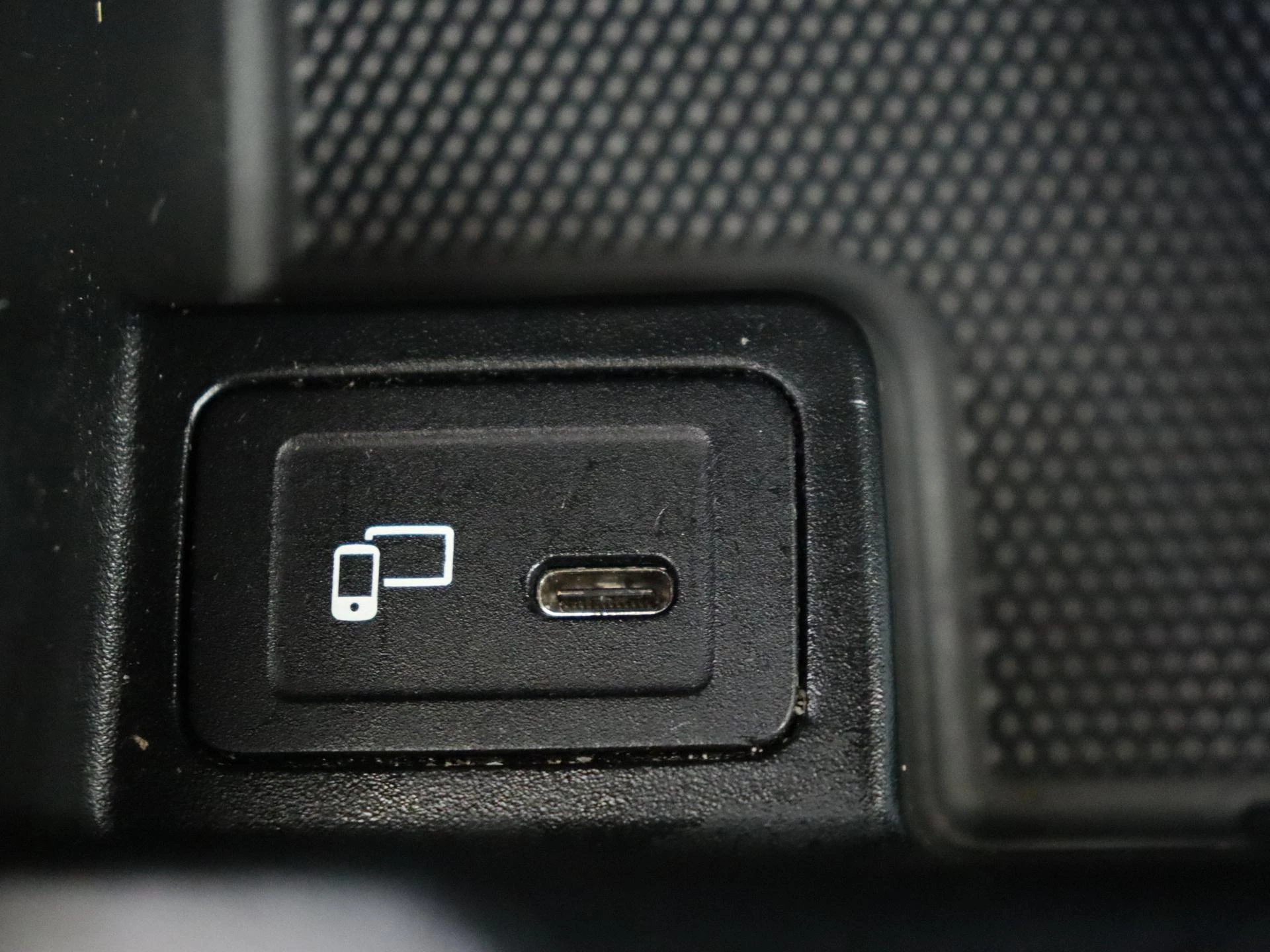 Mercedes-Benz-CLA-image-20