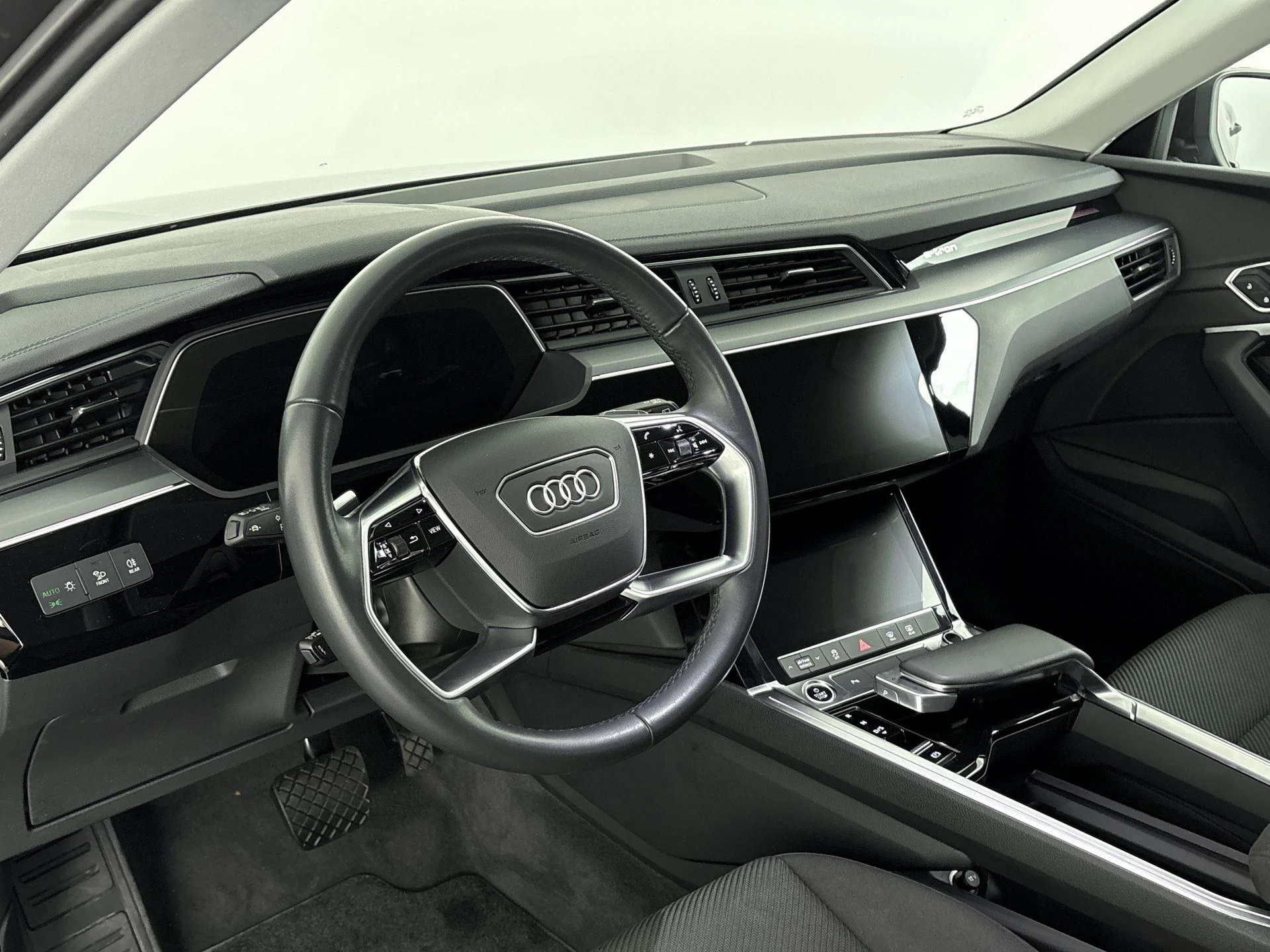 Audi-Q8 e-tron-image-7