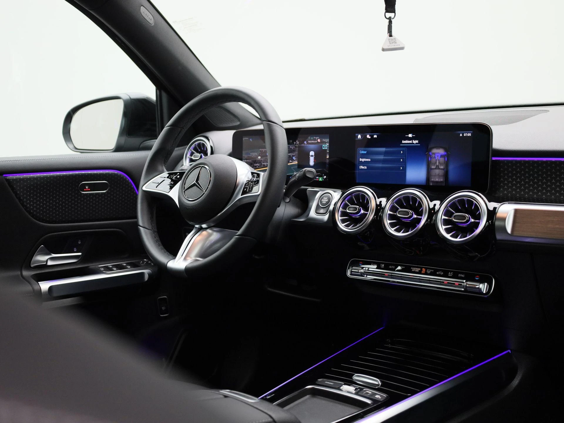 Mercedes-Benz-GLB-image-41