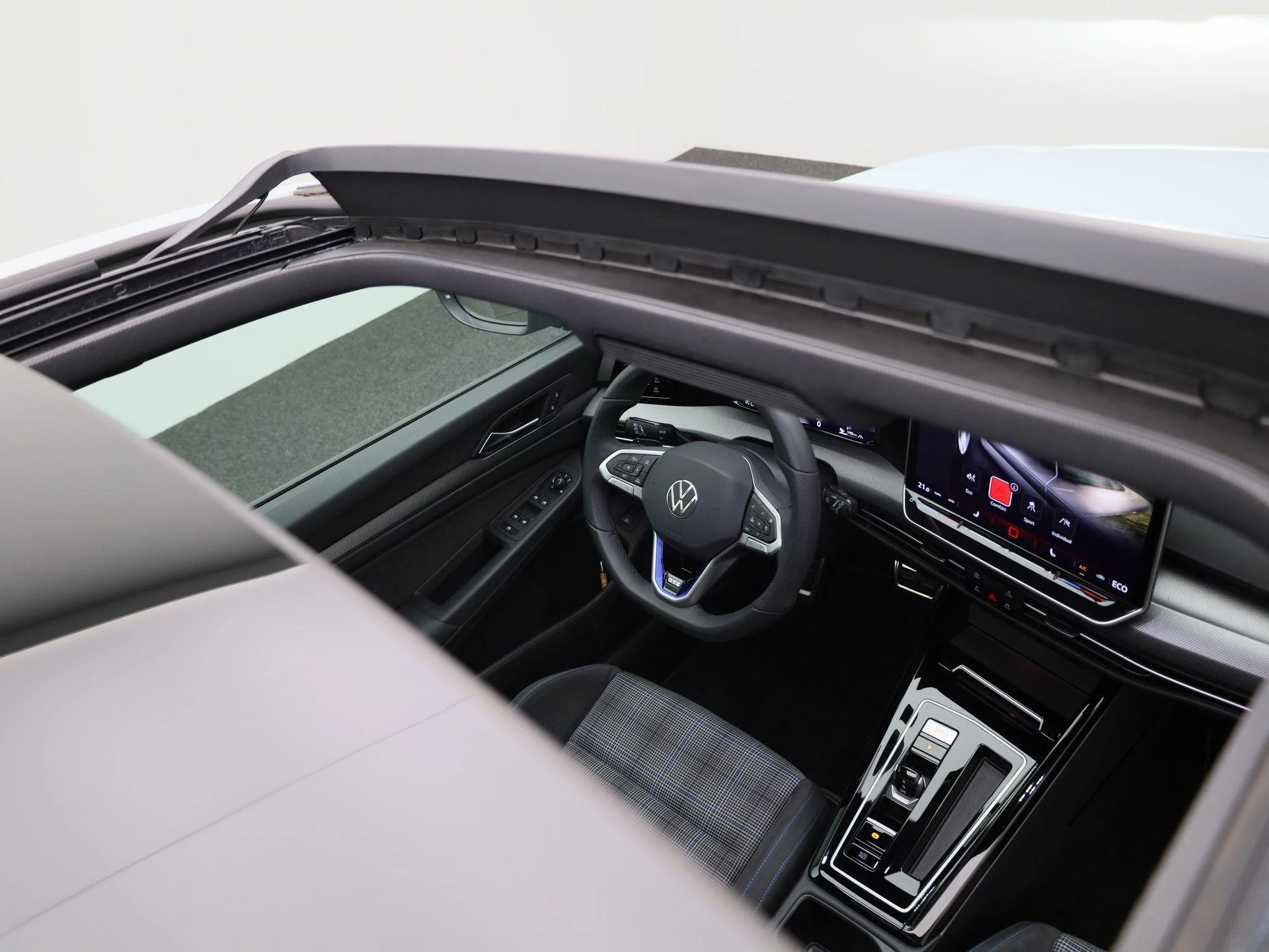 Volkswagen-Golf-image-39